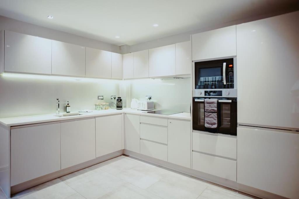 3-story Townhouse - Sleeps 8 Leeds (West Yorkshire)