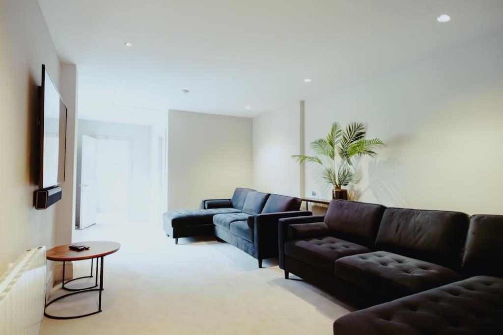 Apartment 3-story Townhouse - Sleeps 8 *