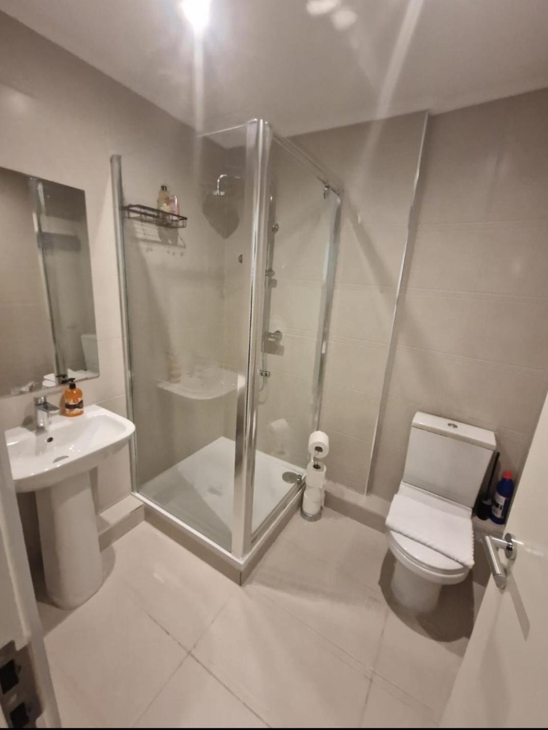 Guest house En-suites - Leeds Retreat With Kitchenette- Lgi Hospital- Free 5g Wifi & Netflix- - Contractors - Short *