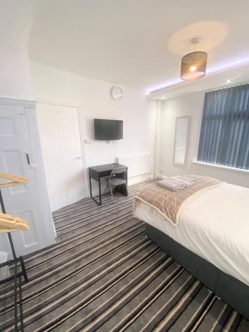 Lovely 4 Bedroom, 2 Bathroom House Near Centre Apartment Leeds (West Yorkshire)