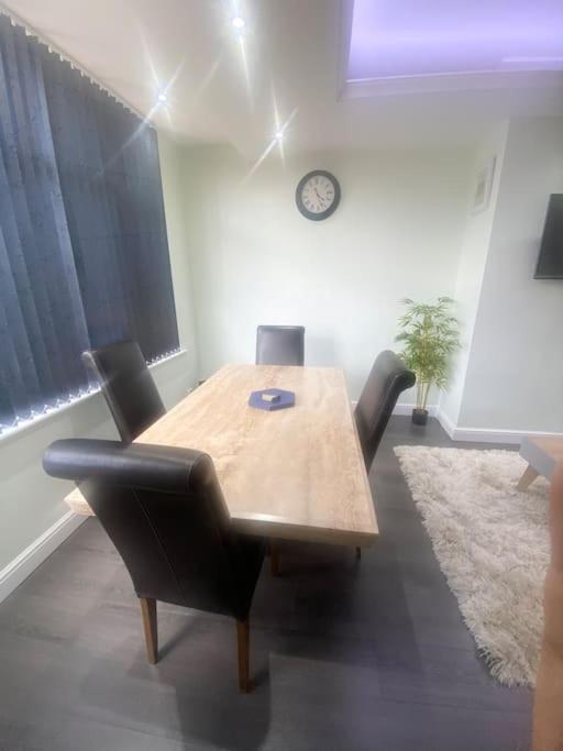 Lovely 4 Bedroom, 2 Bathroom House Near Centre * Leeds (West Yorkshire)