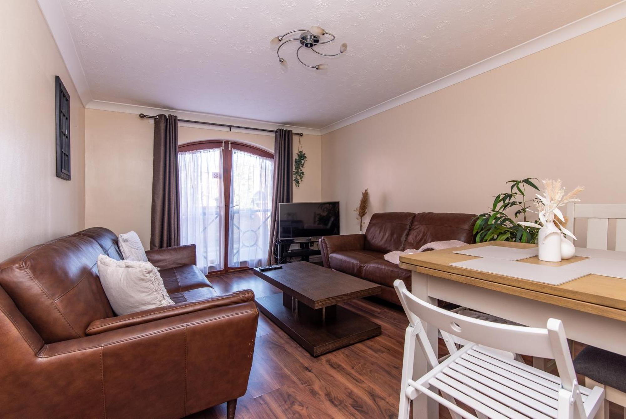 Call Lane Apartment
