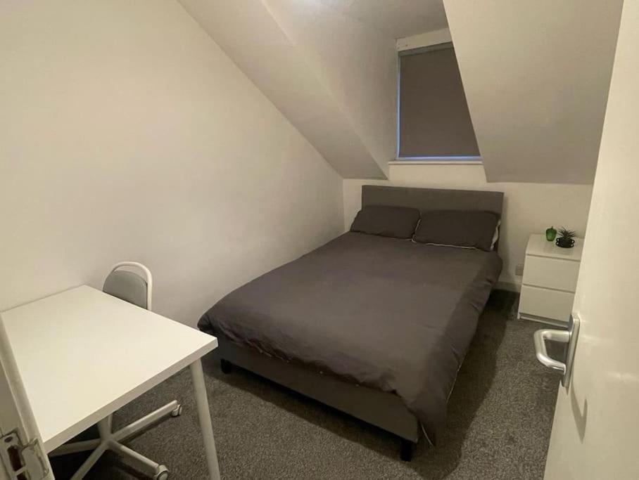 Old Listing Headingley Leeds Apartment *