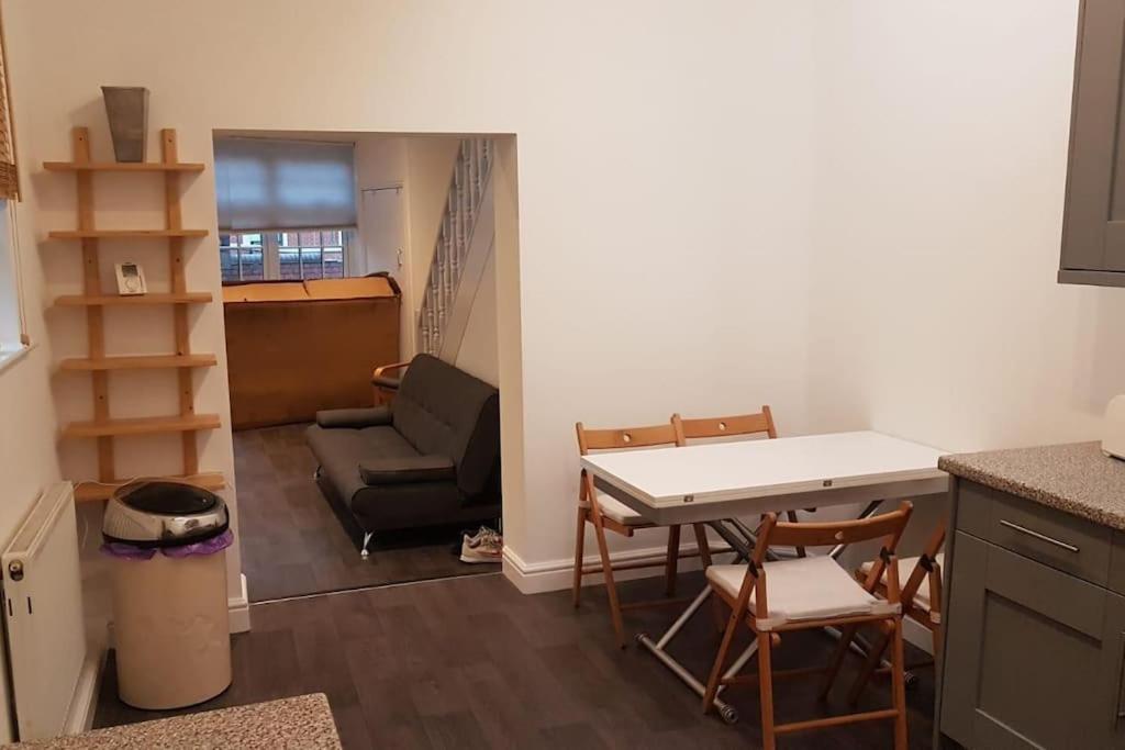Charming Leeds Close To Lgi Holiday home Leeds (West Yorkshire)