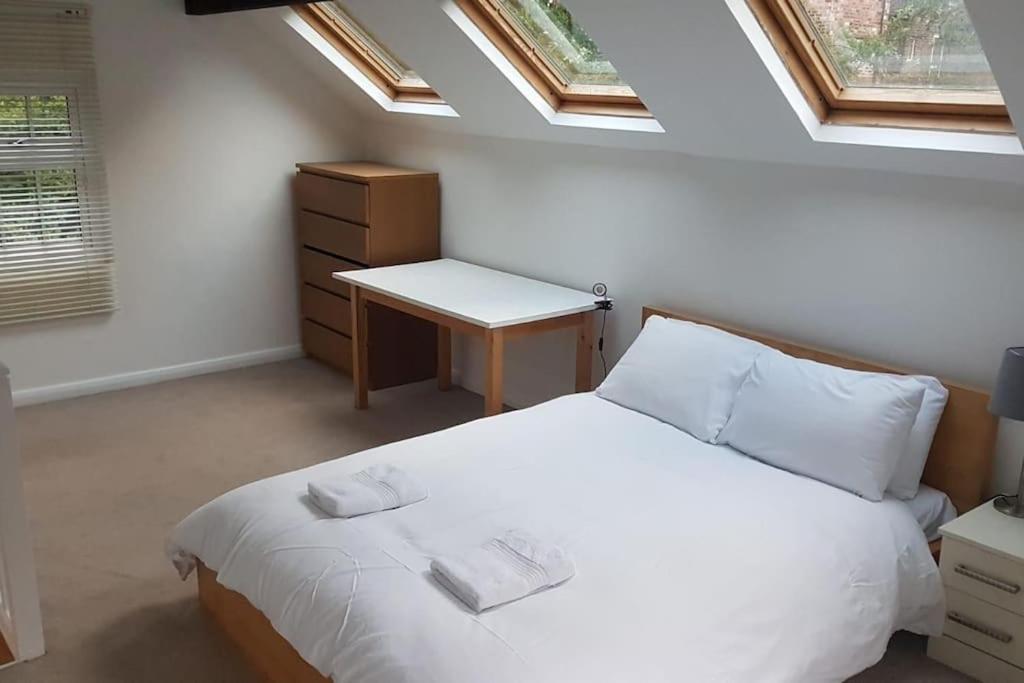Charming Leeds Close To Lgi Holiday home Leeds (West Yorkshire)