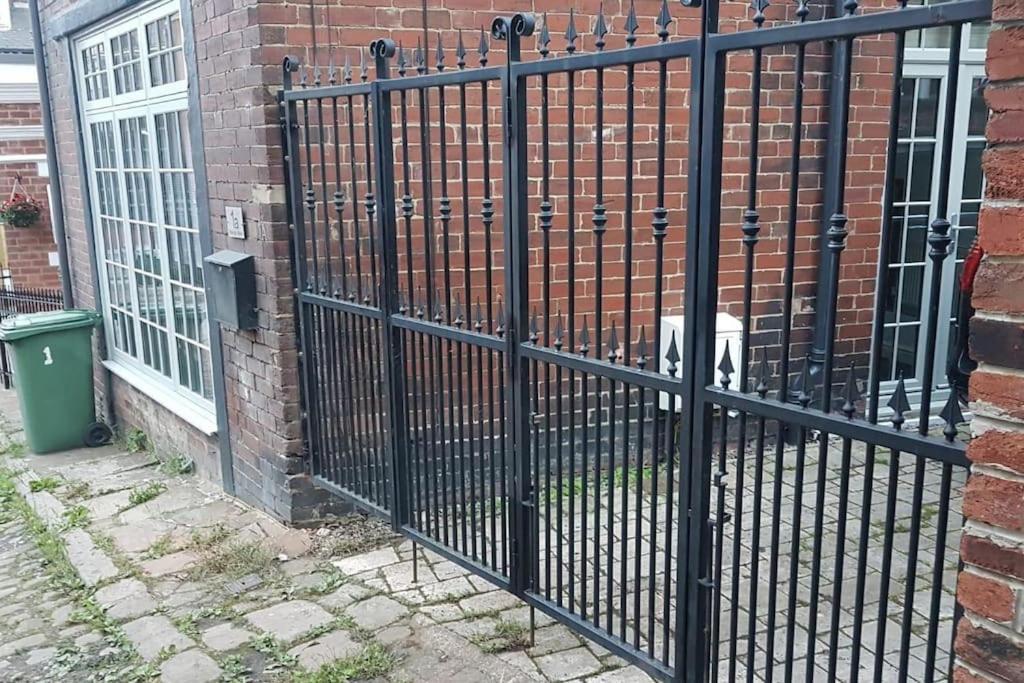 Charming Leeds Close To Lgi *