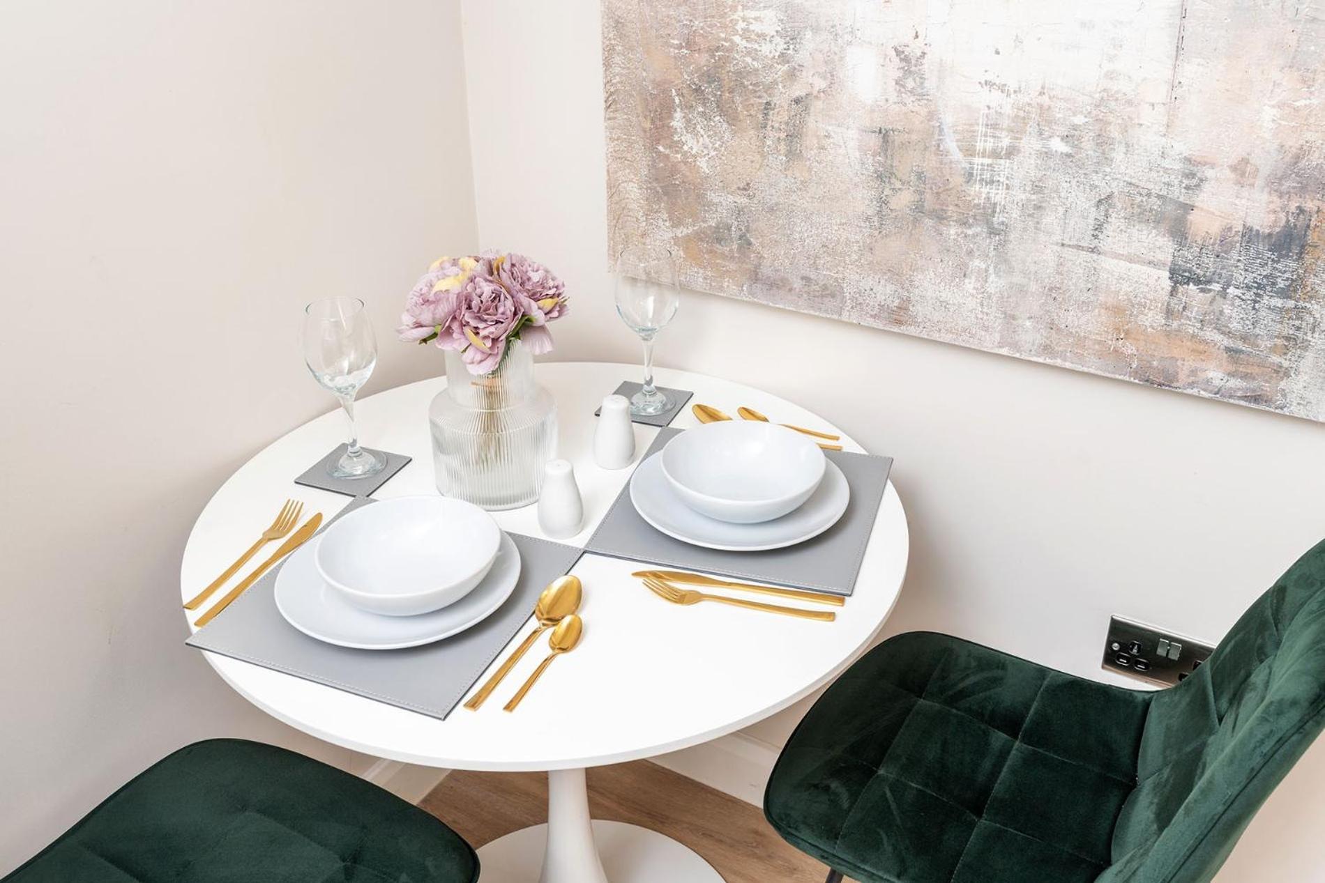 Luxury One Bedroom - Centre - Free Wifi Netflix