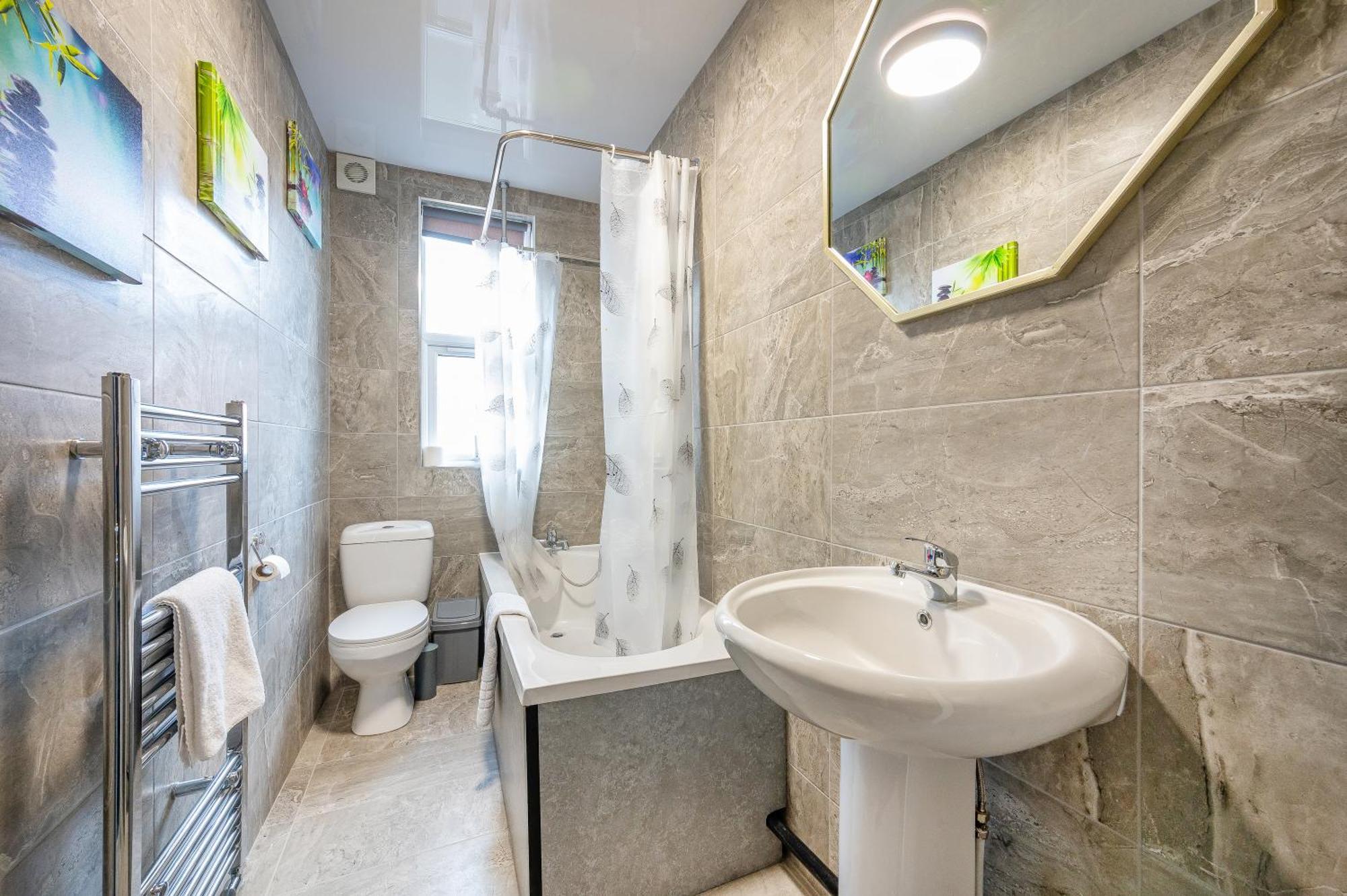 Raa12s For Your Relaxed And Cosy With Free Parking Homestay *