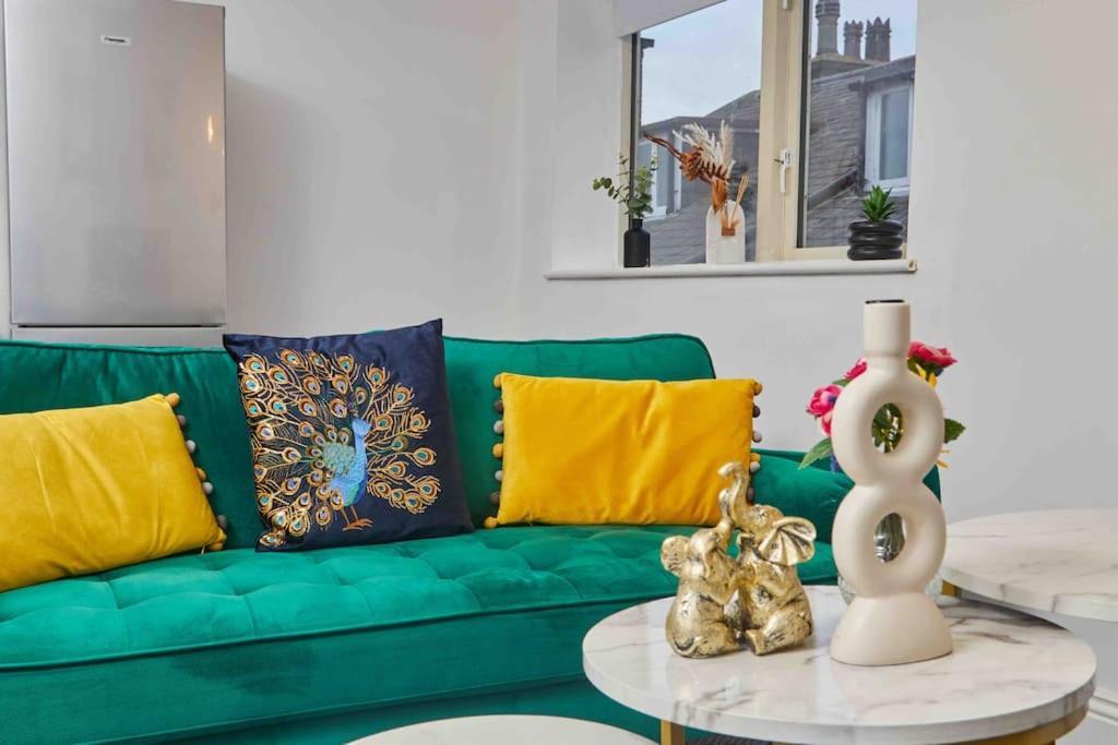 New! 3 Beds - Family & Work - Free Parking * Leeds (West Yorkshire)