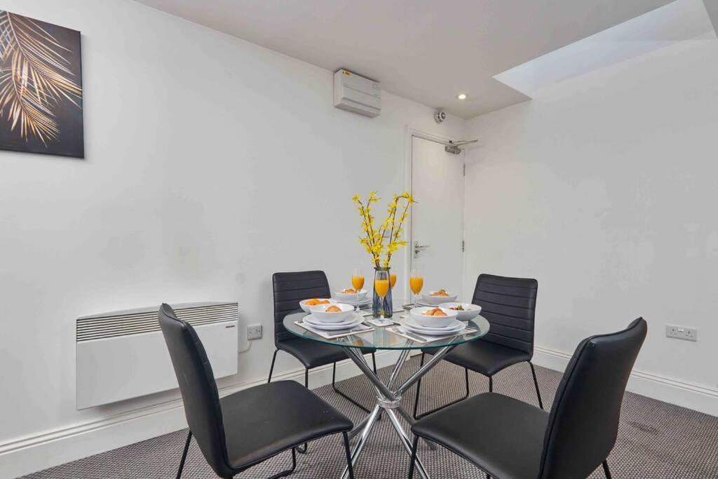 New! 3 Beds - Family & Work - Free Parking Leeds (West Yorkshire)