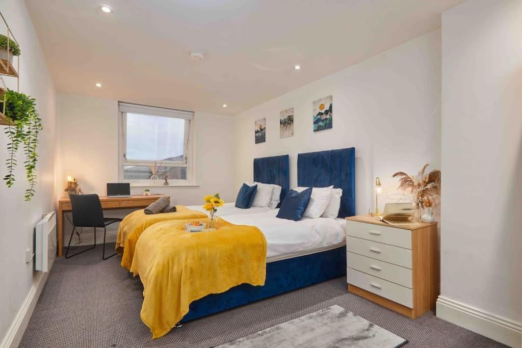 New! 3 Beds - Family & Work - Free Parking Leeds (West Yorkshire)