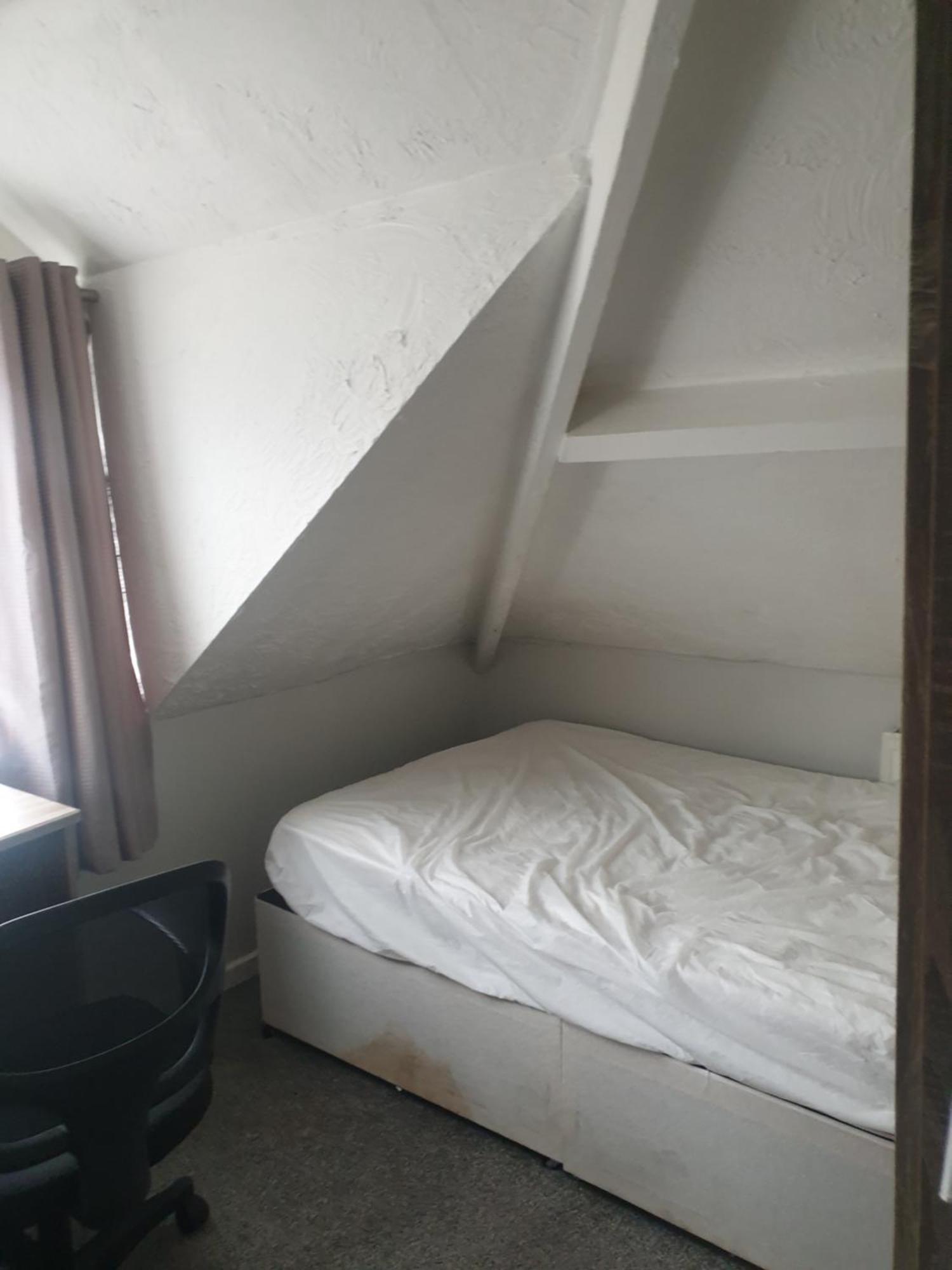 Mother-in-law Leeds Guest house *