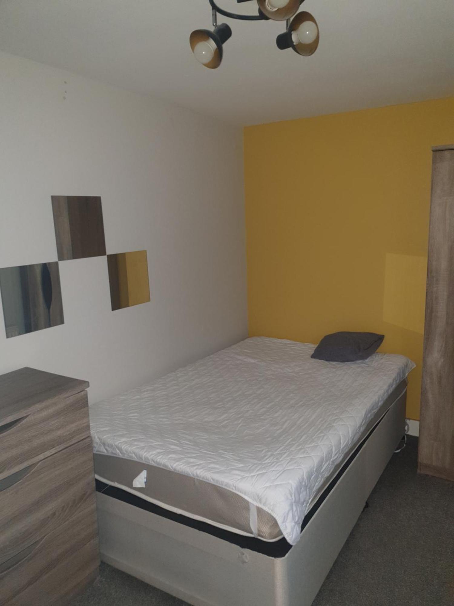 Mother-in-law Leeds Guest house *