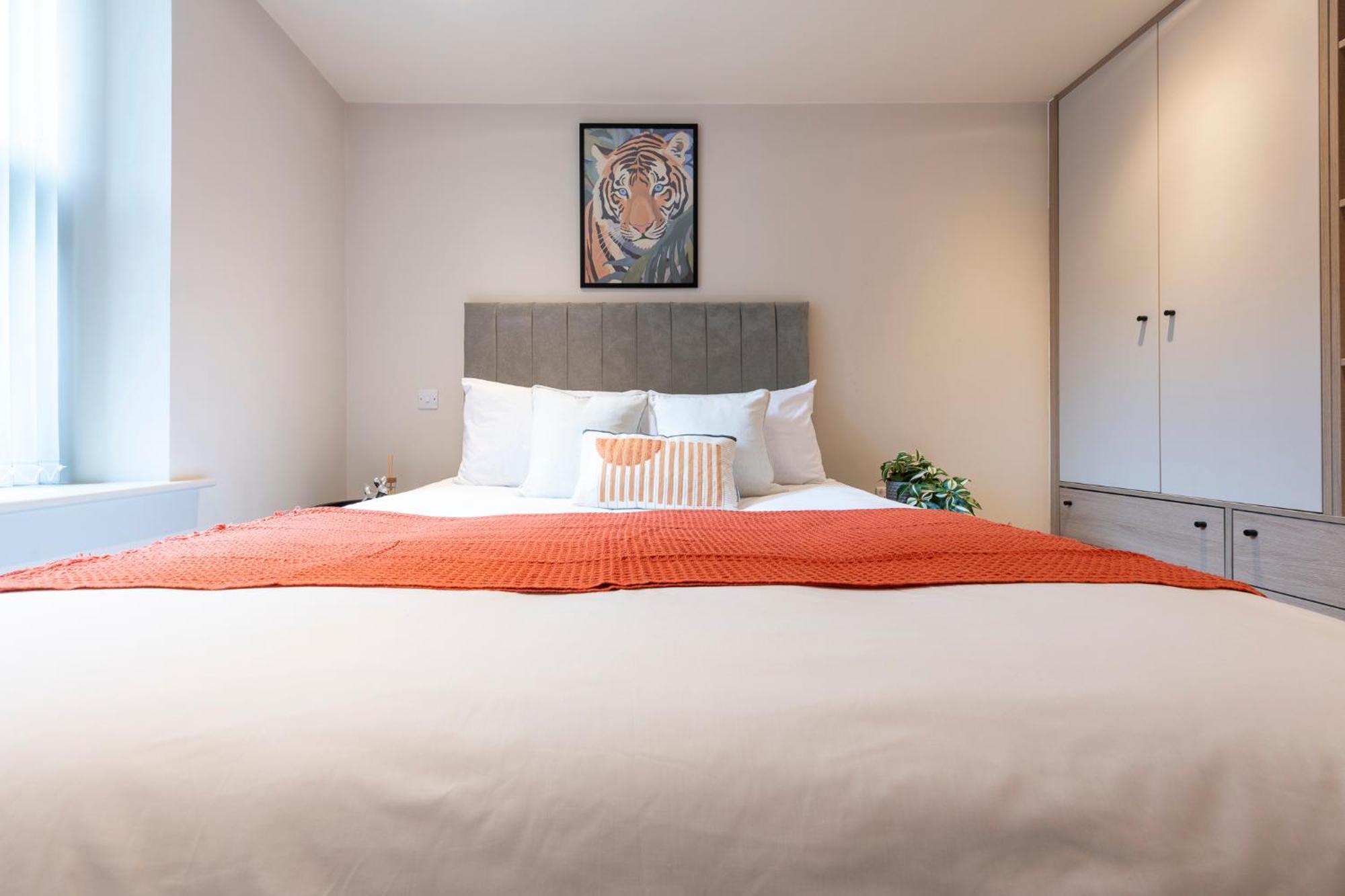 Harvey Nic's & Designer Quarter 18 Ch Apartment Leeds (West Yorkshire)