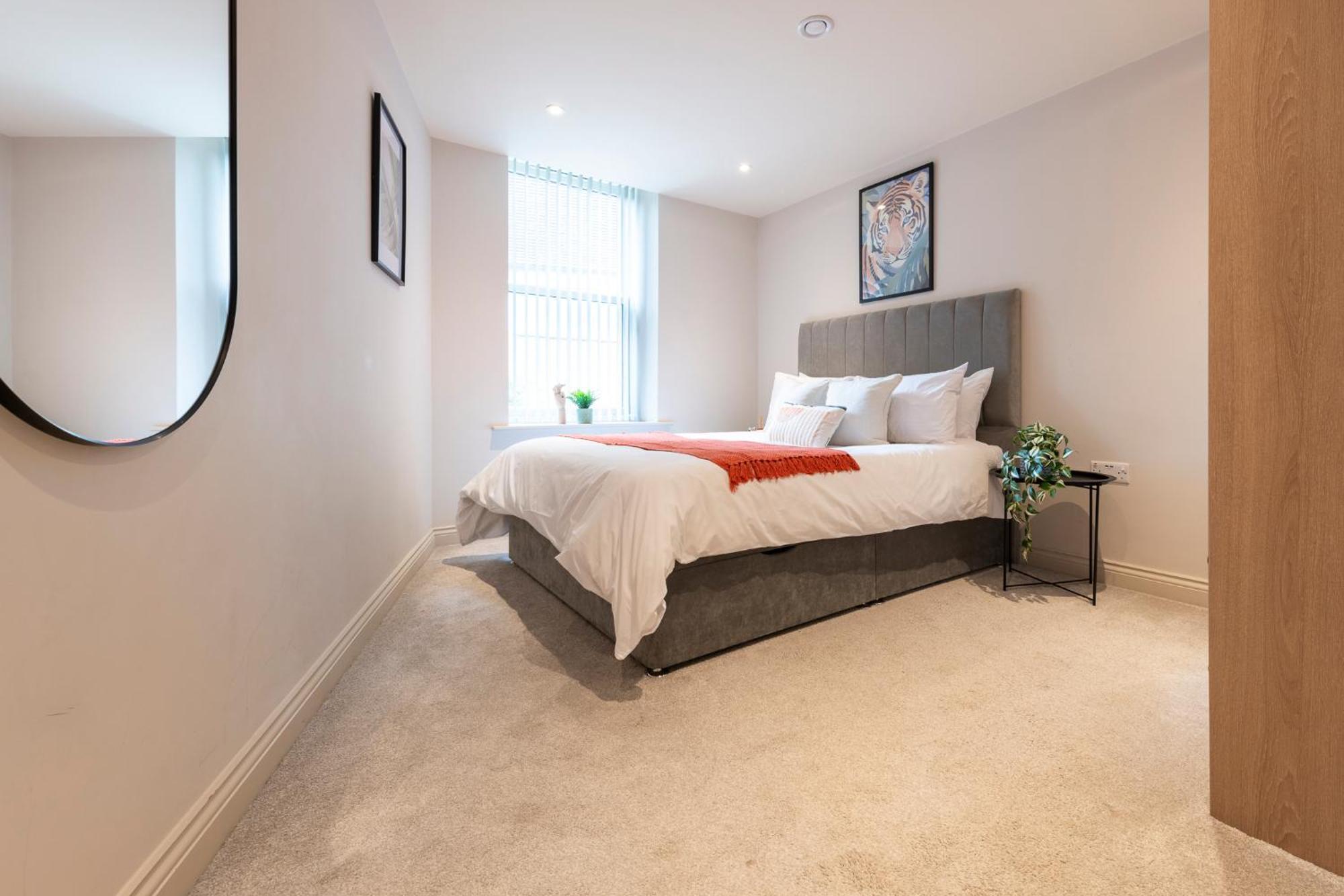 Harvey Nic's & Designer Quarter 18 Ch Apartment *