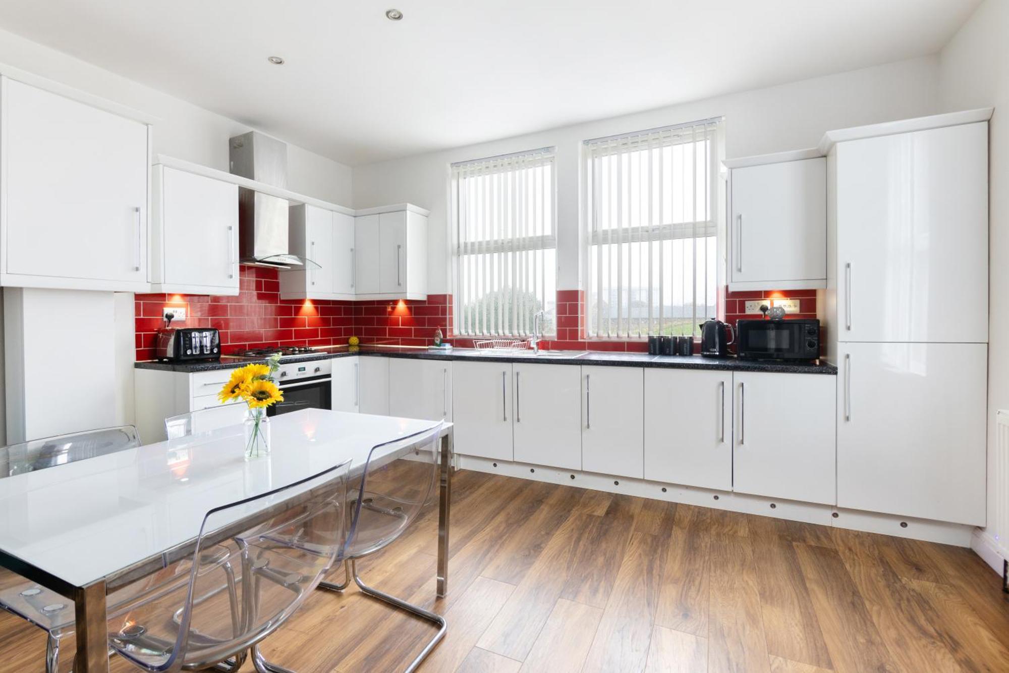 Apartment Spacious Close To City Centre With Free Secure Parking