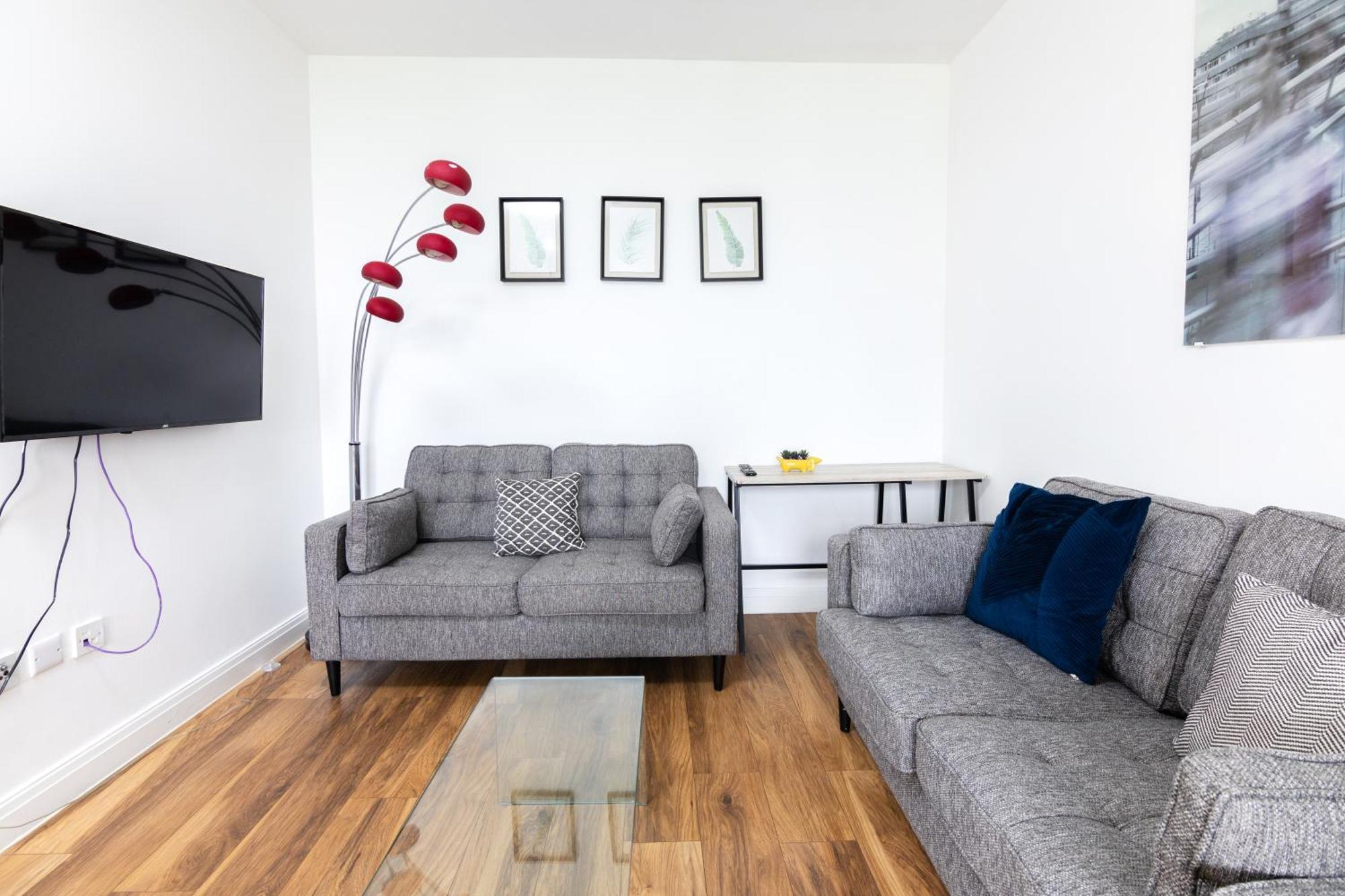 Spacious Close To City Centre With Free Secure Parking