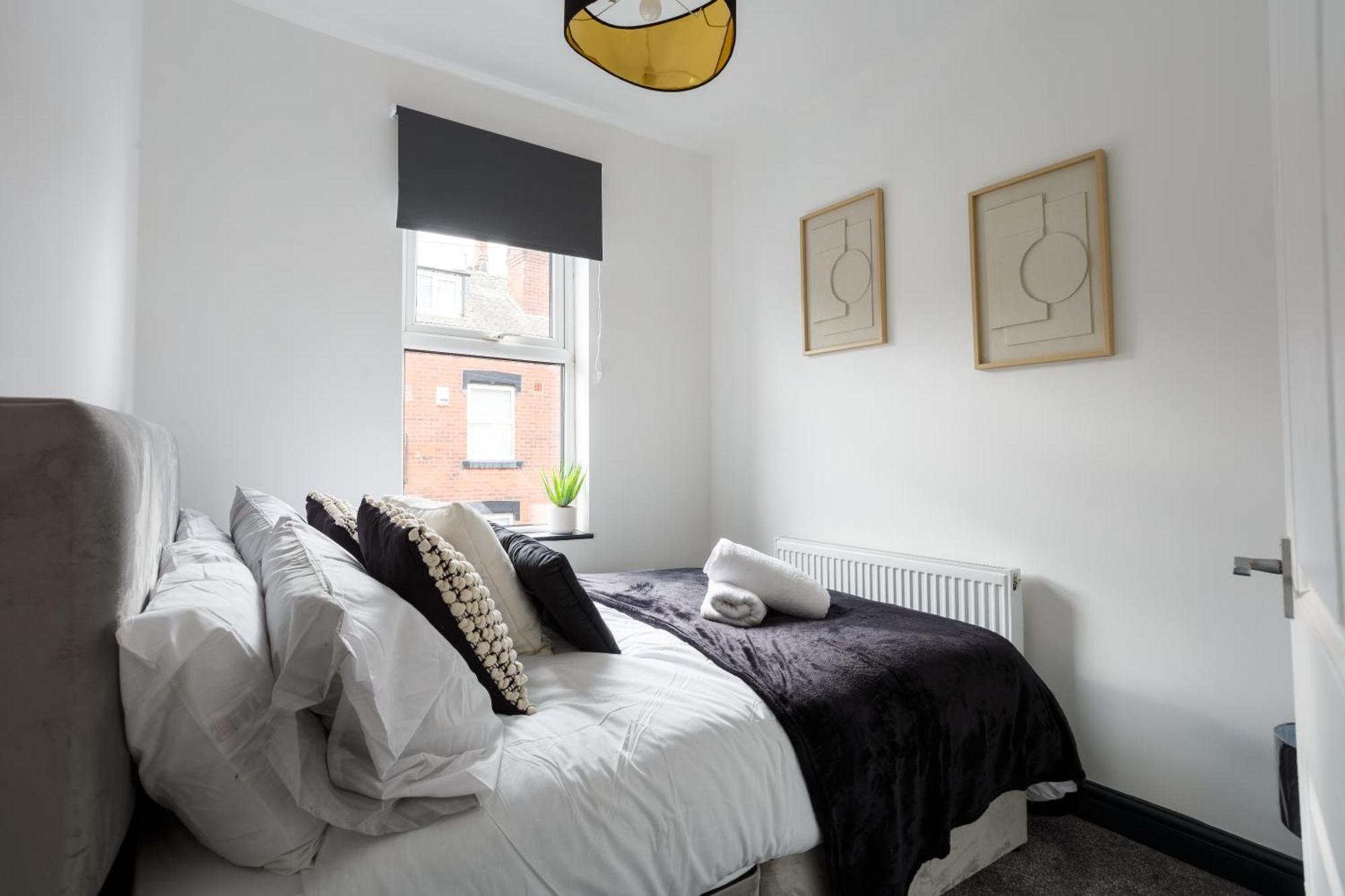 Apartment Spacious Three-bedroom In Leeds *