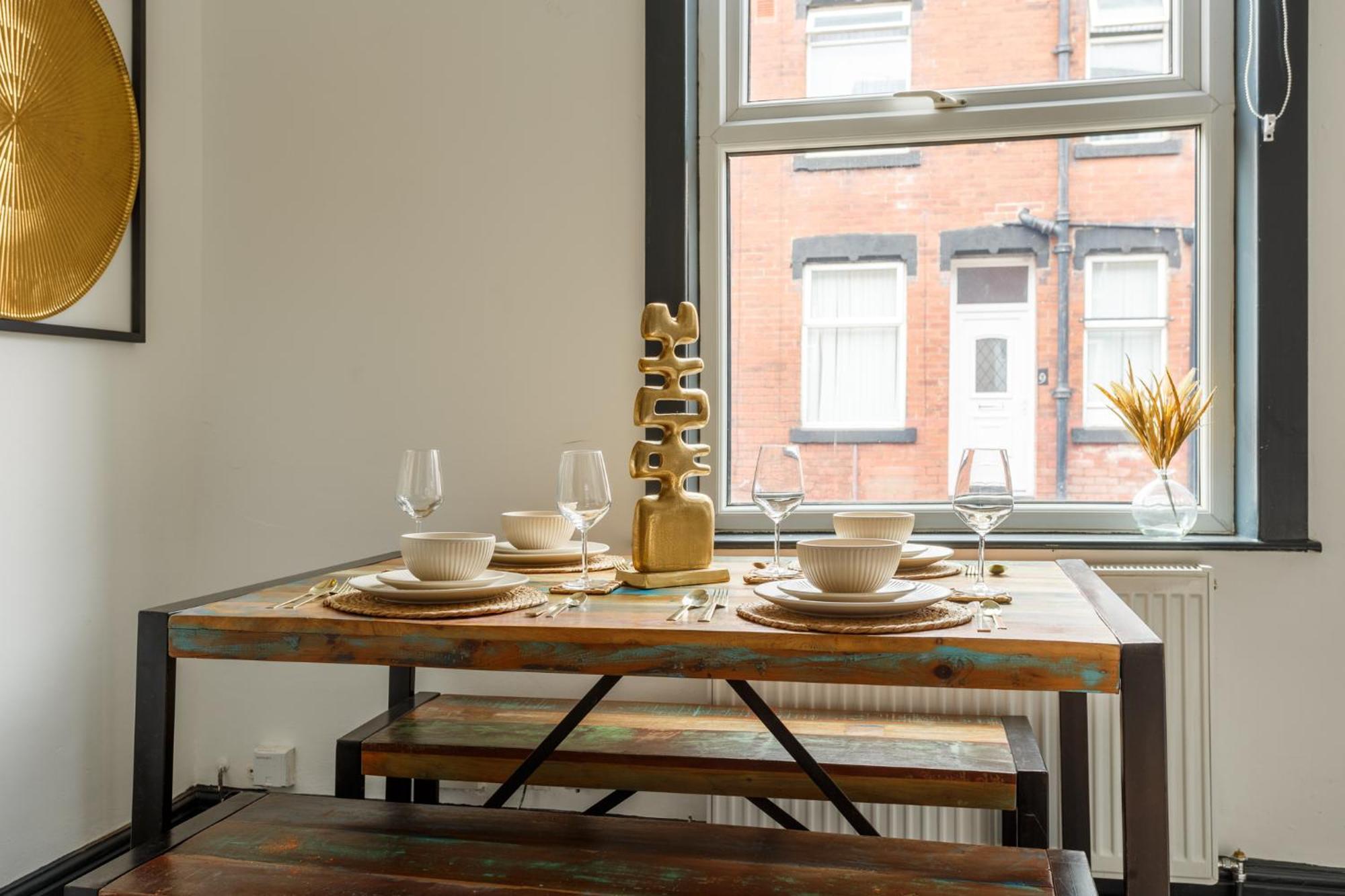 Apartment Spacious Three-bedroom In Leeds *