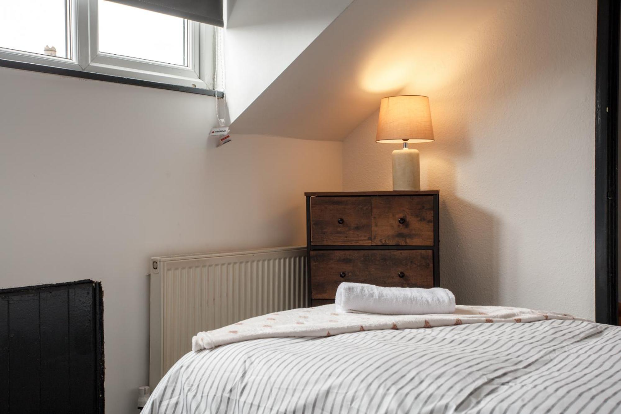 Spacious Three-bedroom In Leeds Apartment