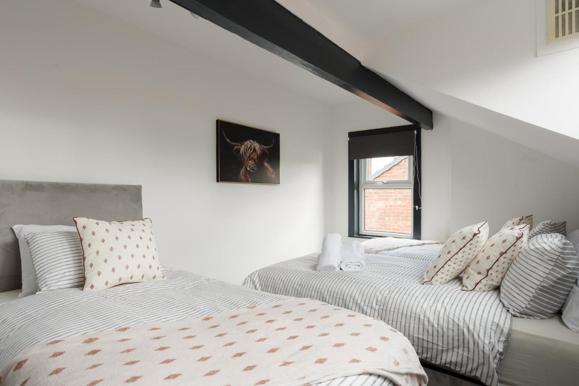 Spacious Three-bedroom In Leeds *
