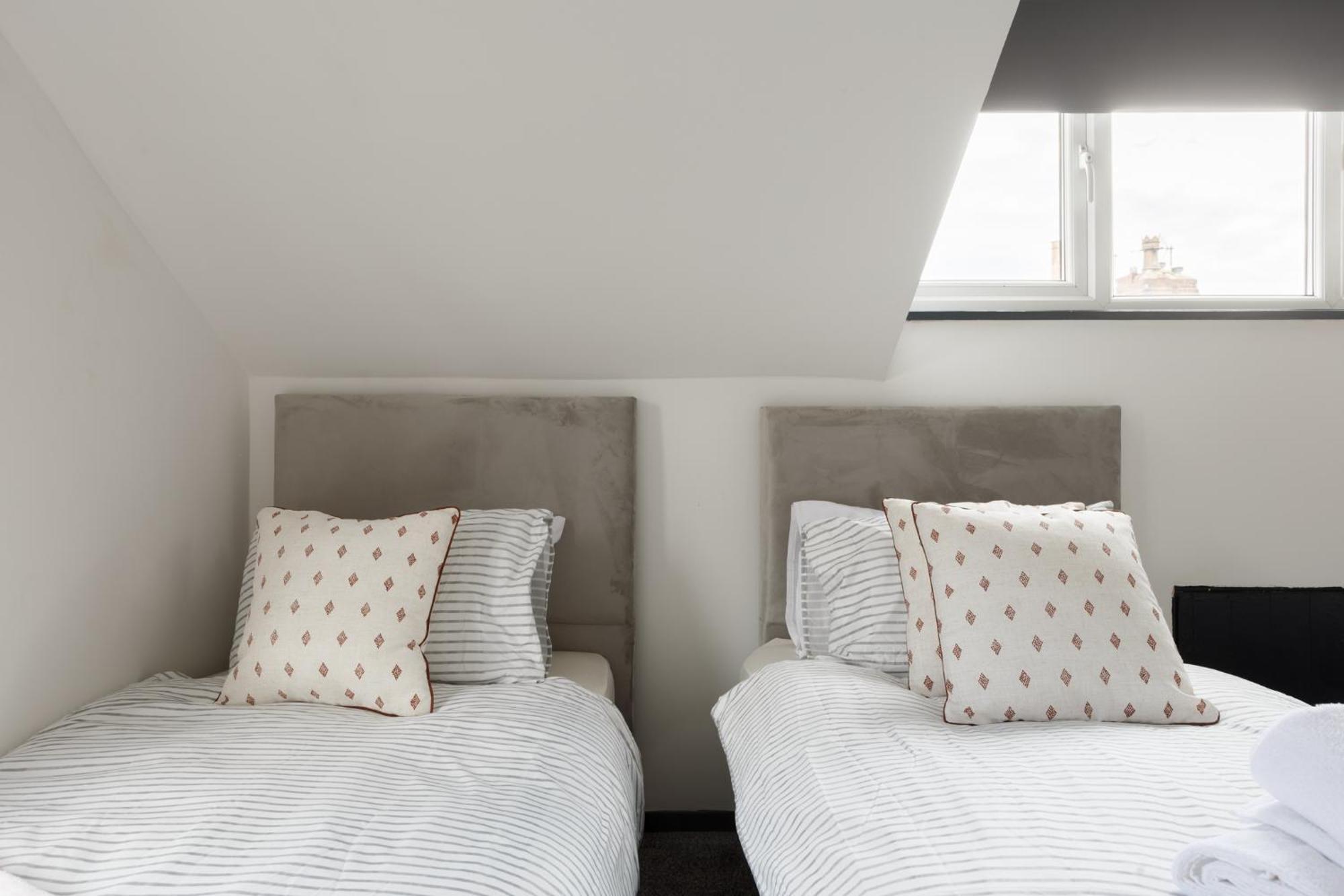 Spacious Three-bedroom In Leeds Apartment