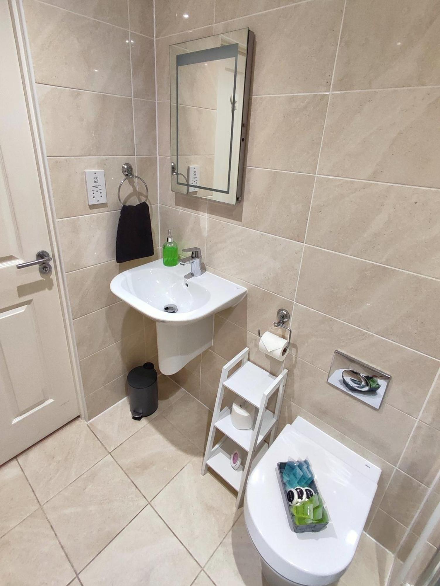 Apartment Duplex In Leeds With King Size Bed - Long Rates Available *