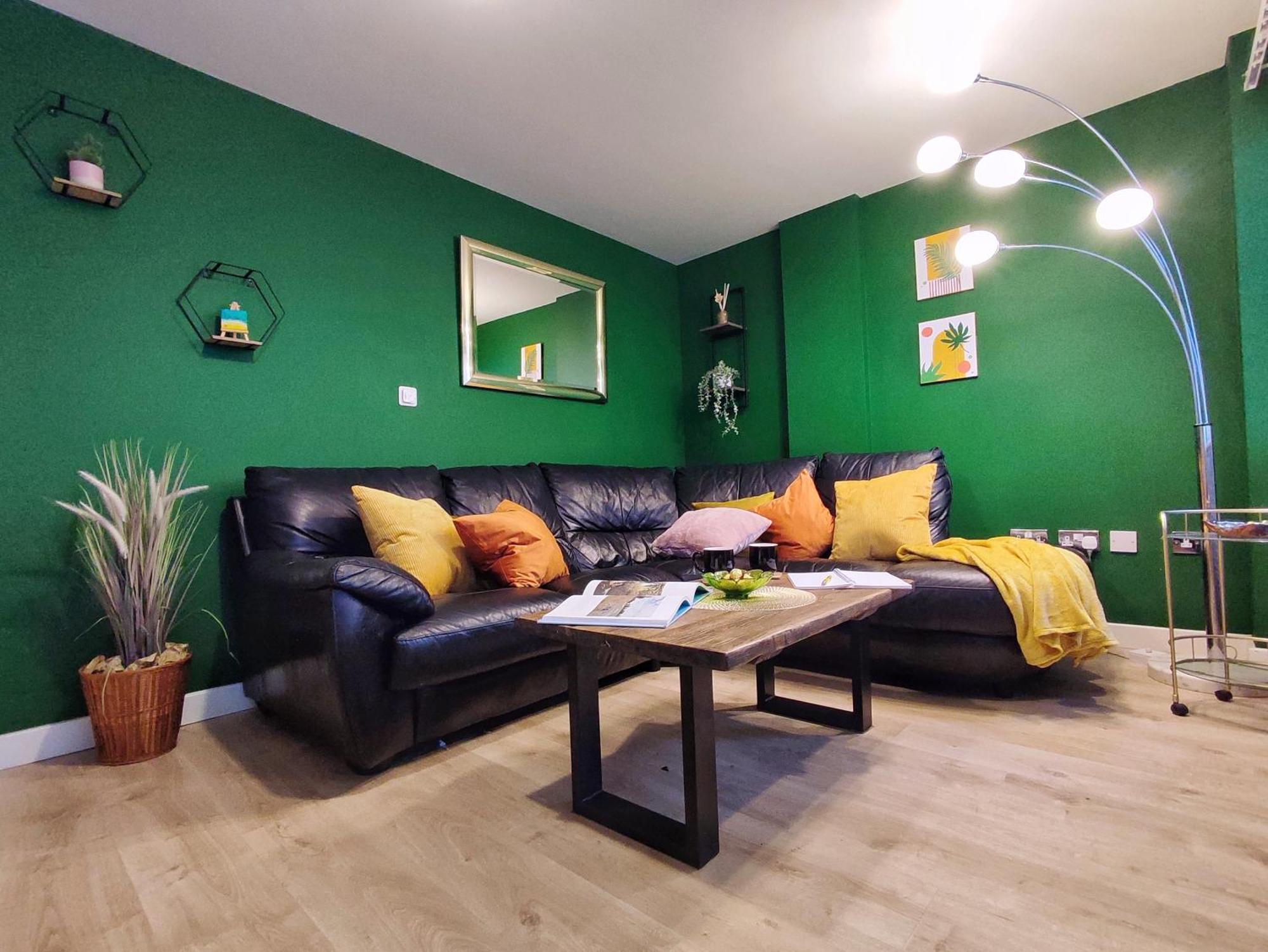 Duplex In Leeds With King Size Bed - Long Rates Available