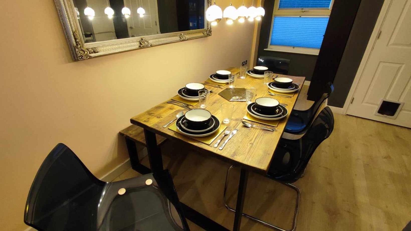 Duplex In Leeds With King Size Bed - Long Rates Available