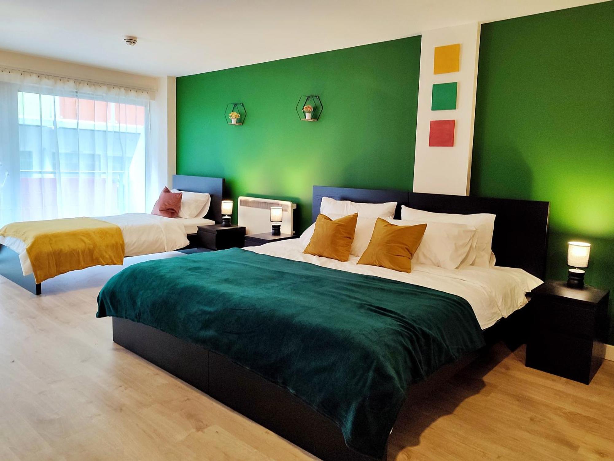 Duplex In Leeds With King Size Bed - Long Rates Available