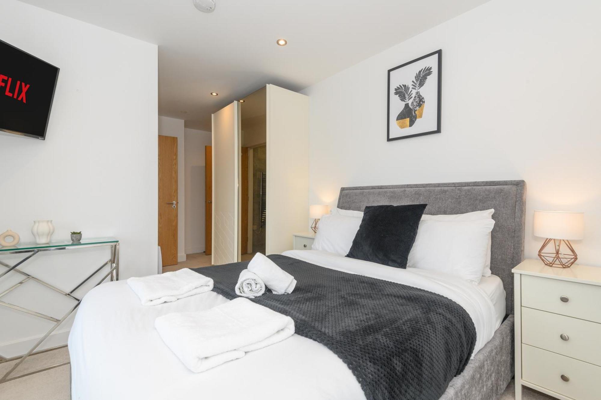 Luxury 3-bed, 3-bath Penthouse - Leeds Centre - Underground Parking Leeds (West Yorkshire)
