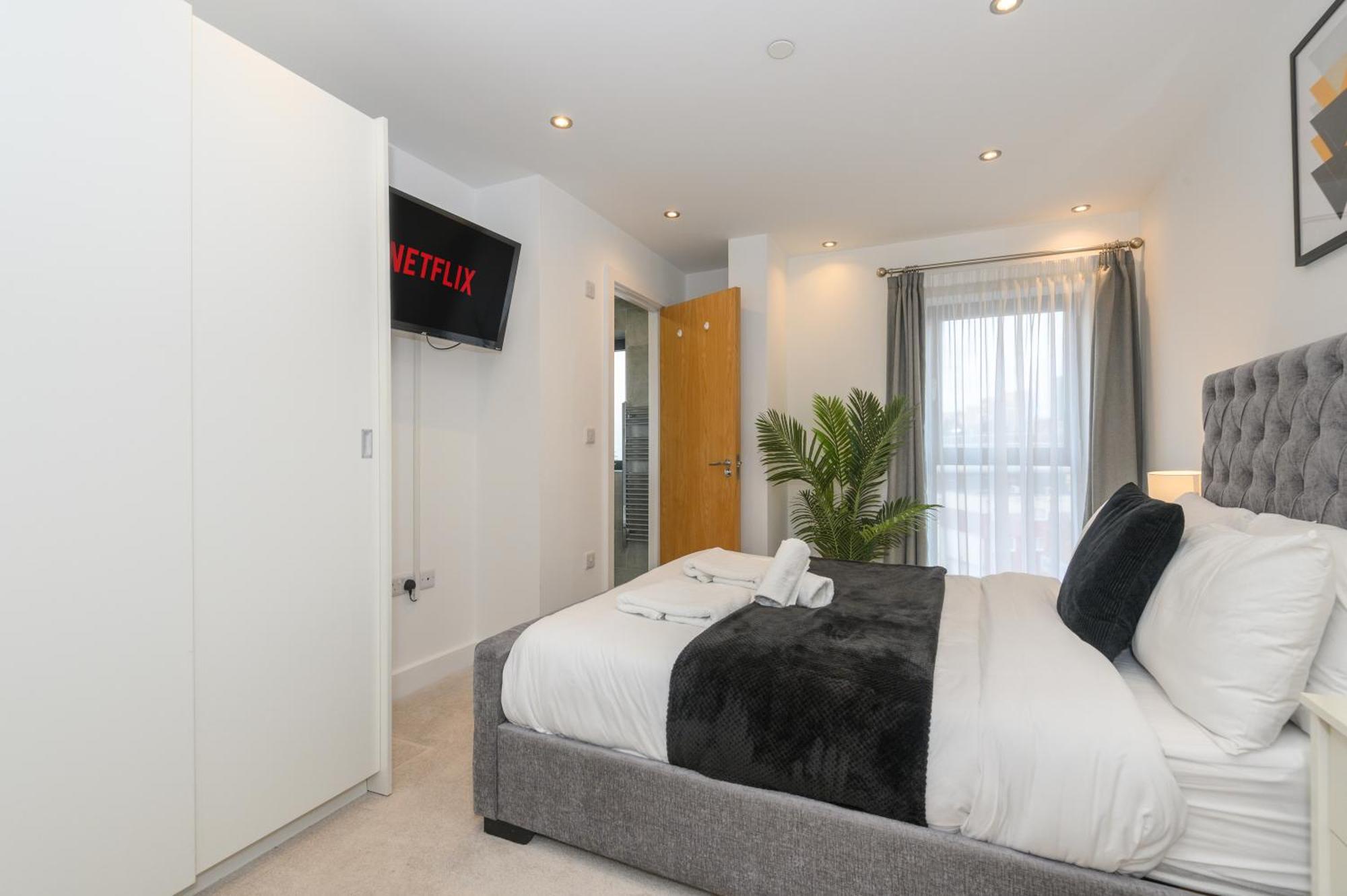 Luxury 3-bed, 3-bath Penthouse - Leeds Centre - Underground Parking * Leeds (West Yorkshire)