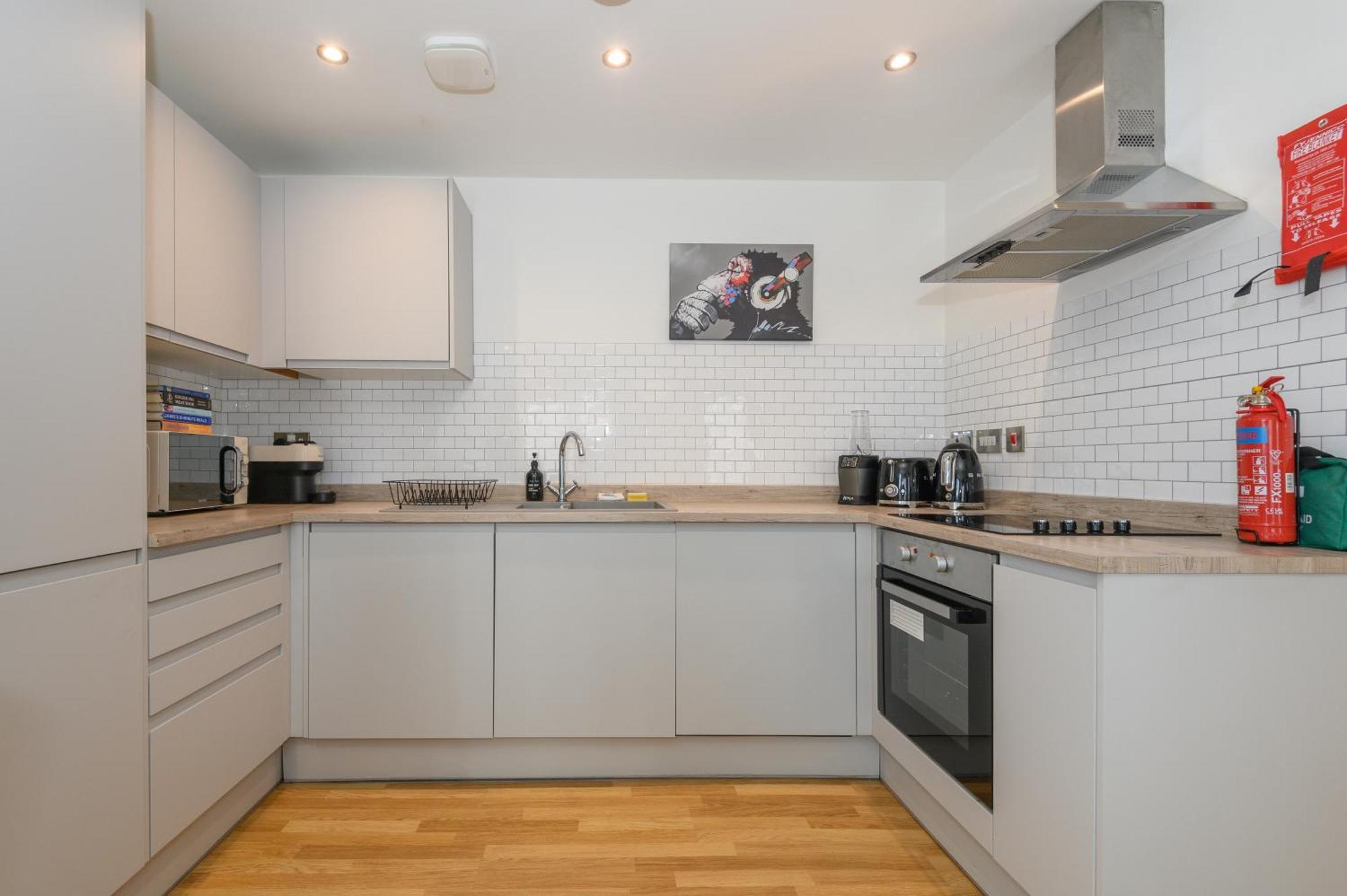 Luxury 3-bed, 3-bath Penthouse - Leeds Centre - Underground Parking