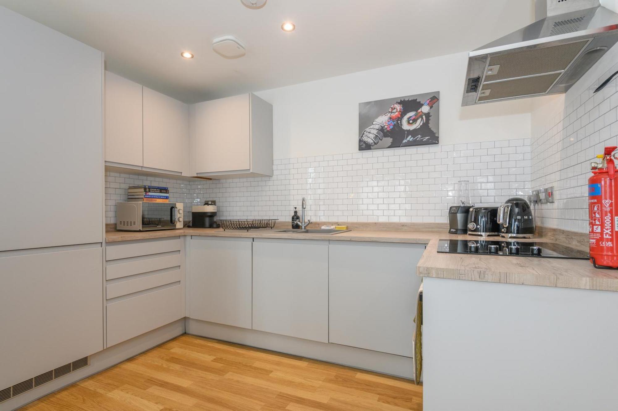 Luxury 3-bed, 3-bath Penthouse - Leeds Centre - Underground Parking *