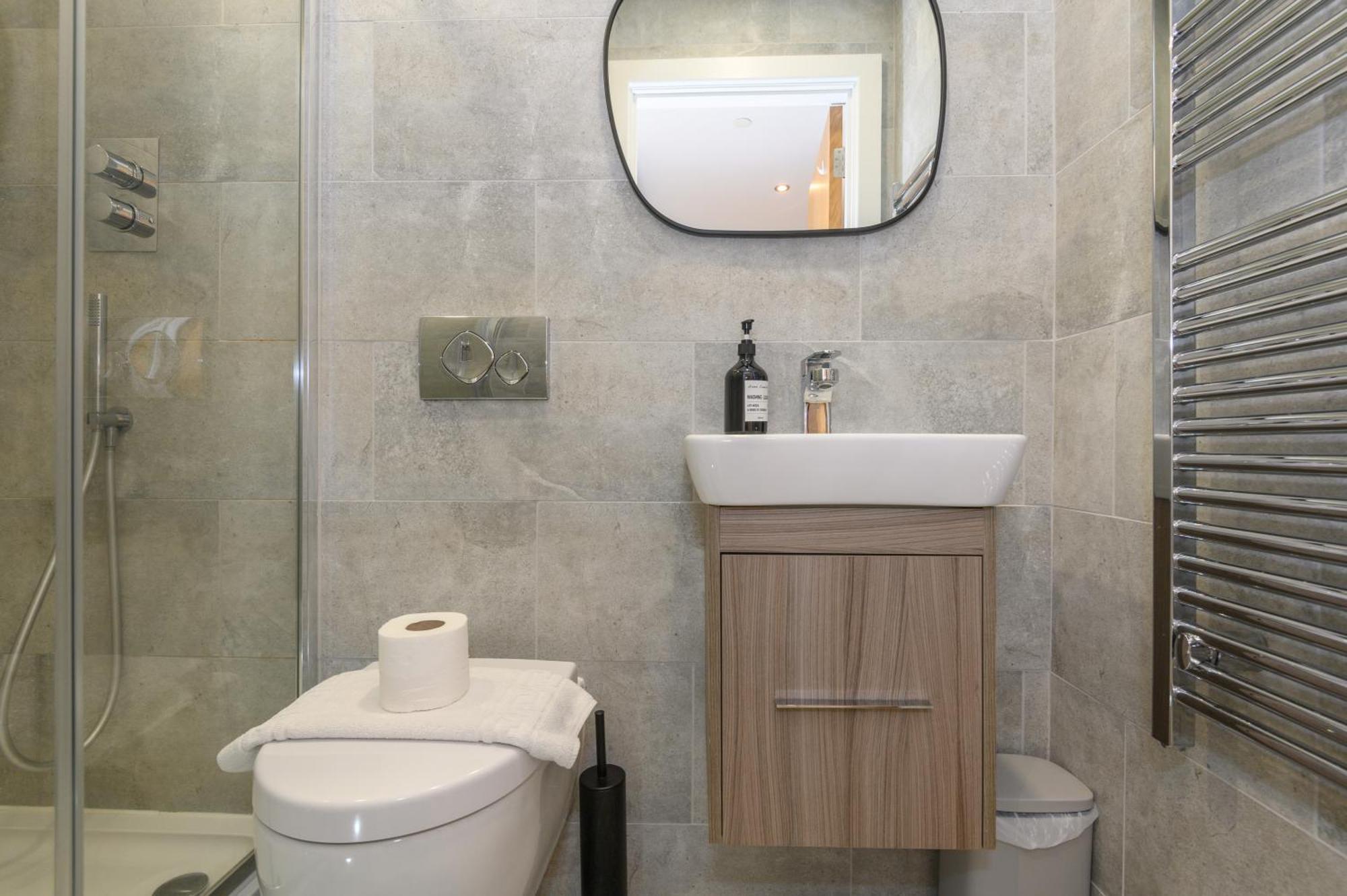 Luxury 3-bed, 3-bath Penthouse - Leeds Centre - Underground Parking *