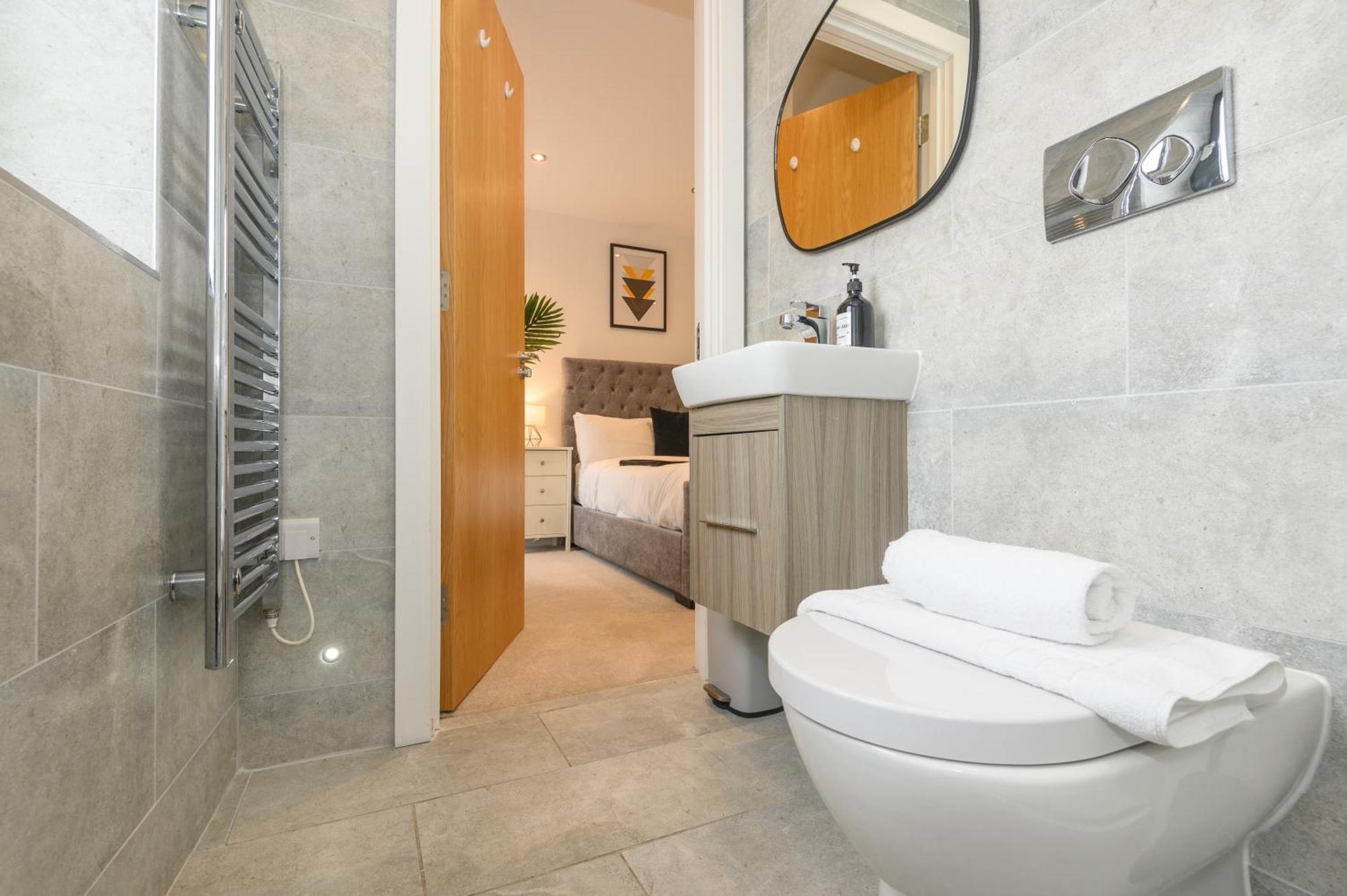 Luxury 3-bed, 3-bath Penthouse - Leeds Centre - Underground Parking Leeds (West Yorkshire)