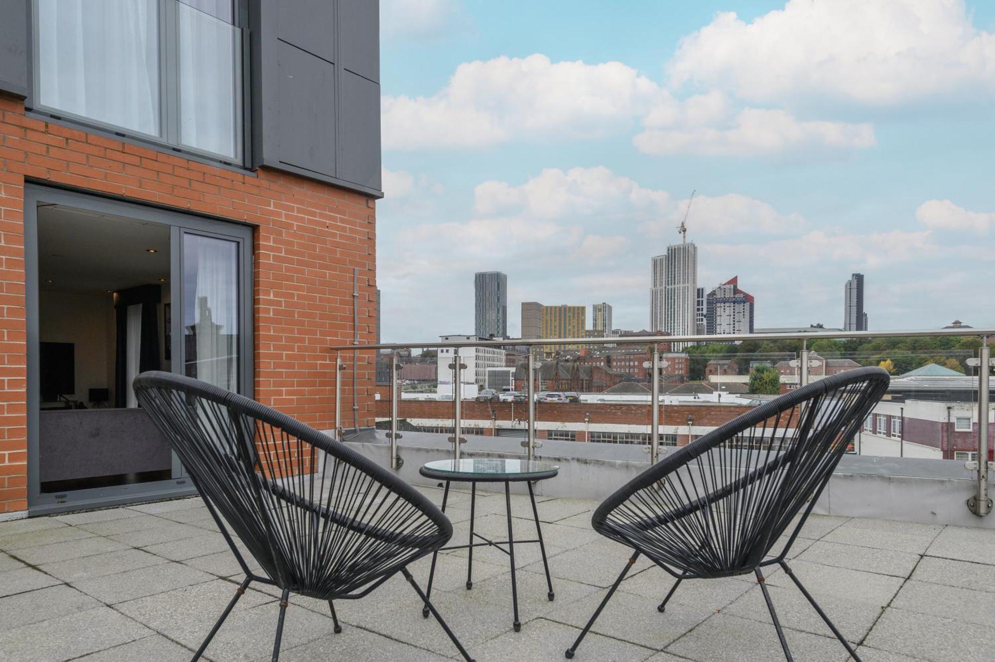 Luxury 3-bed, 3-bath Penthouse - Leeds Centre - Underground Parking * Leeds (West Yorkshire)