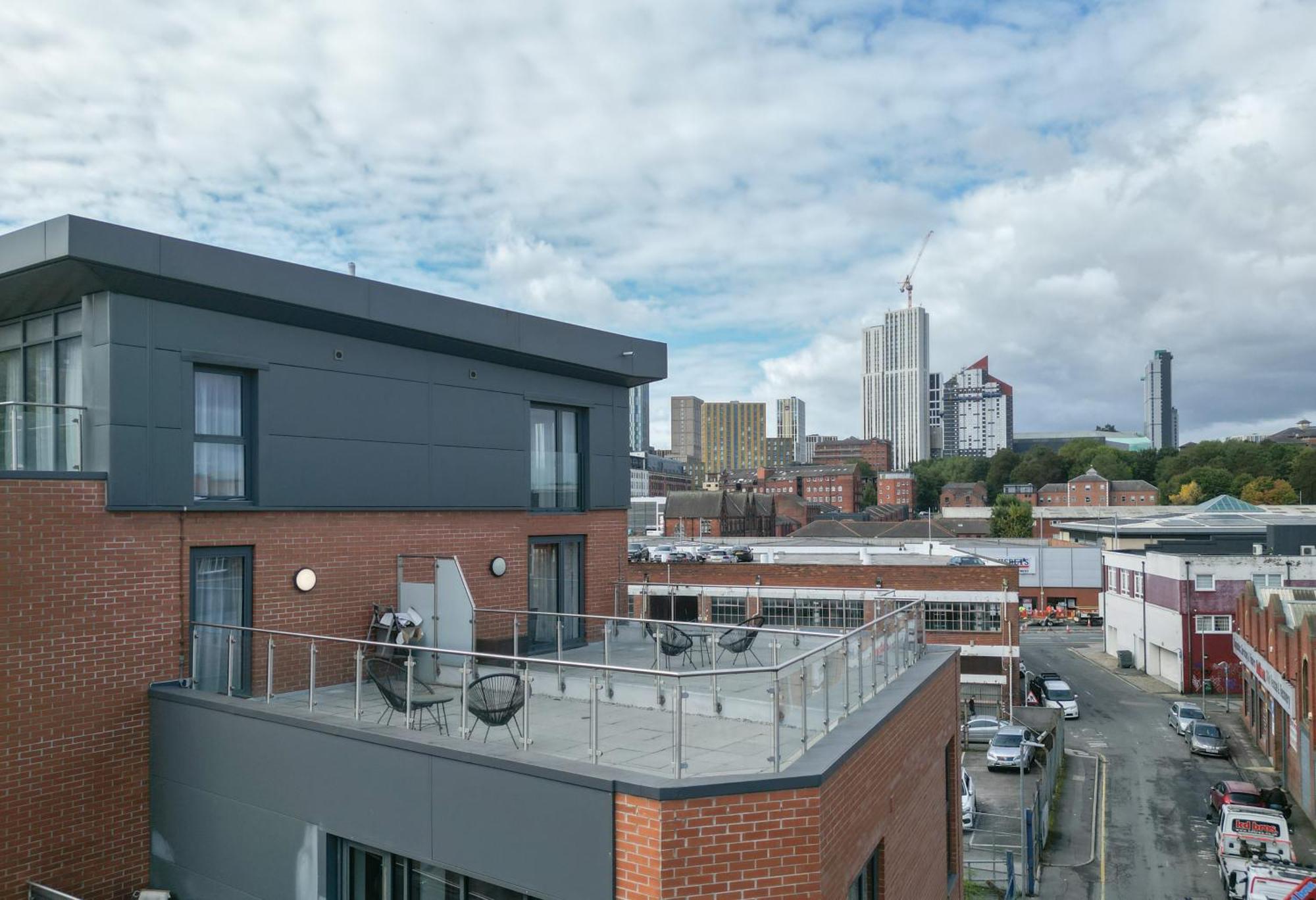 Apartment Luxury 3-bed, 3-bath Penthouse - Leeds Centre - Underground Parking *