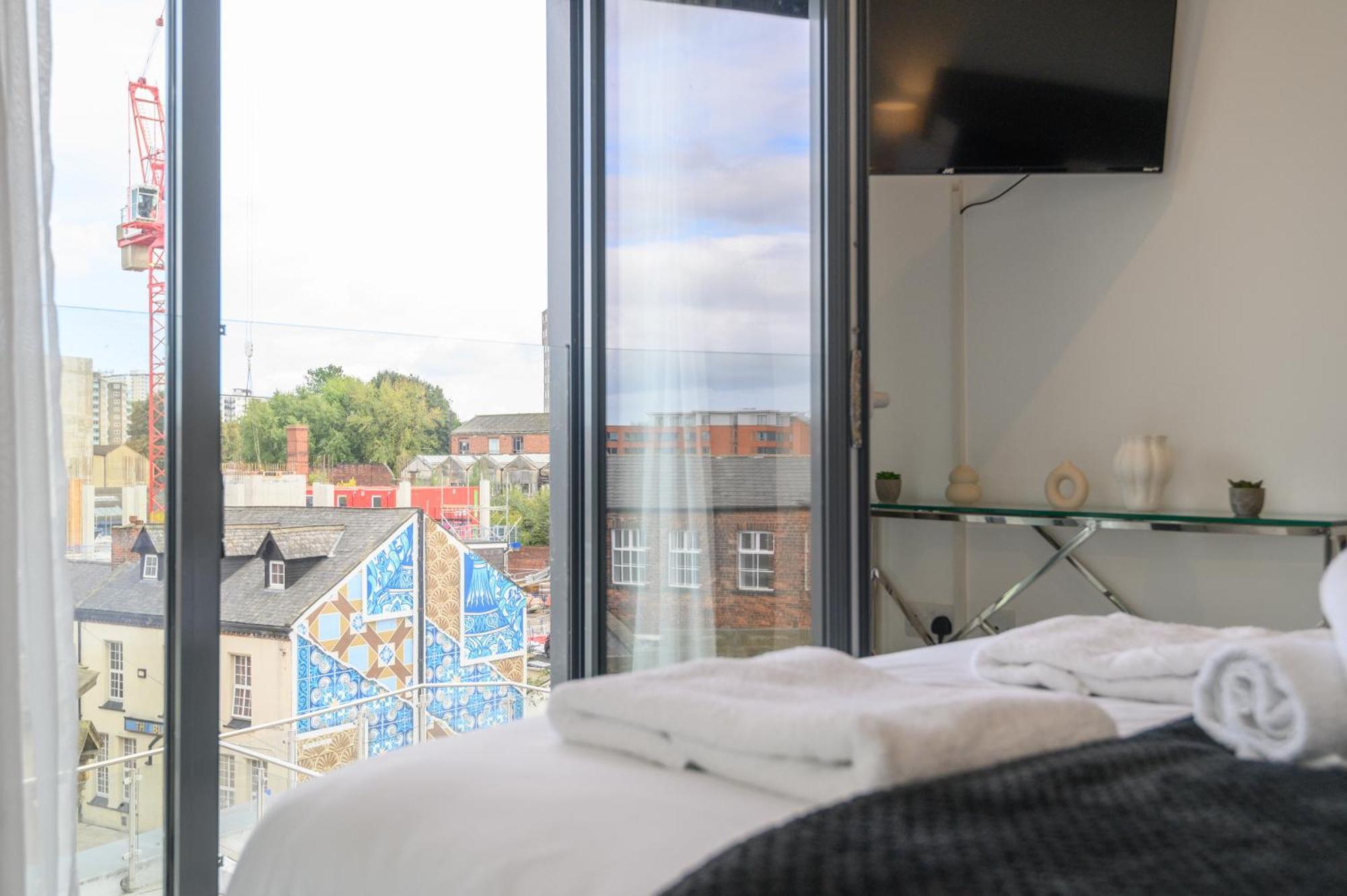 Luxury 3-bed, 3-bath Penthouse - Leeds Centre - Underground Parking Apartment Leeds (West Yorkshire)