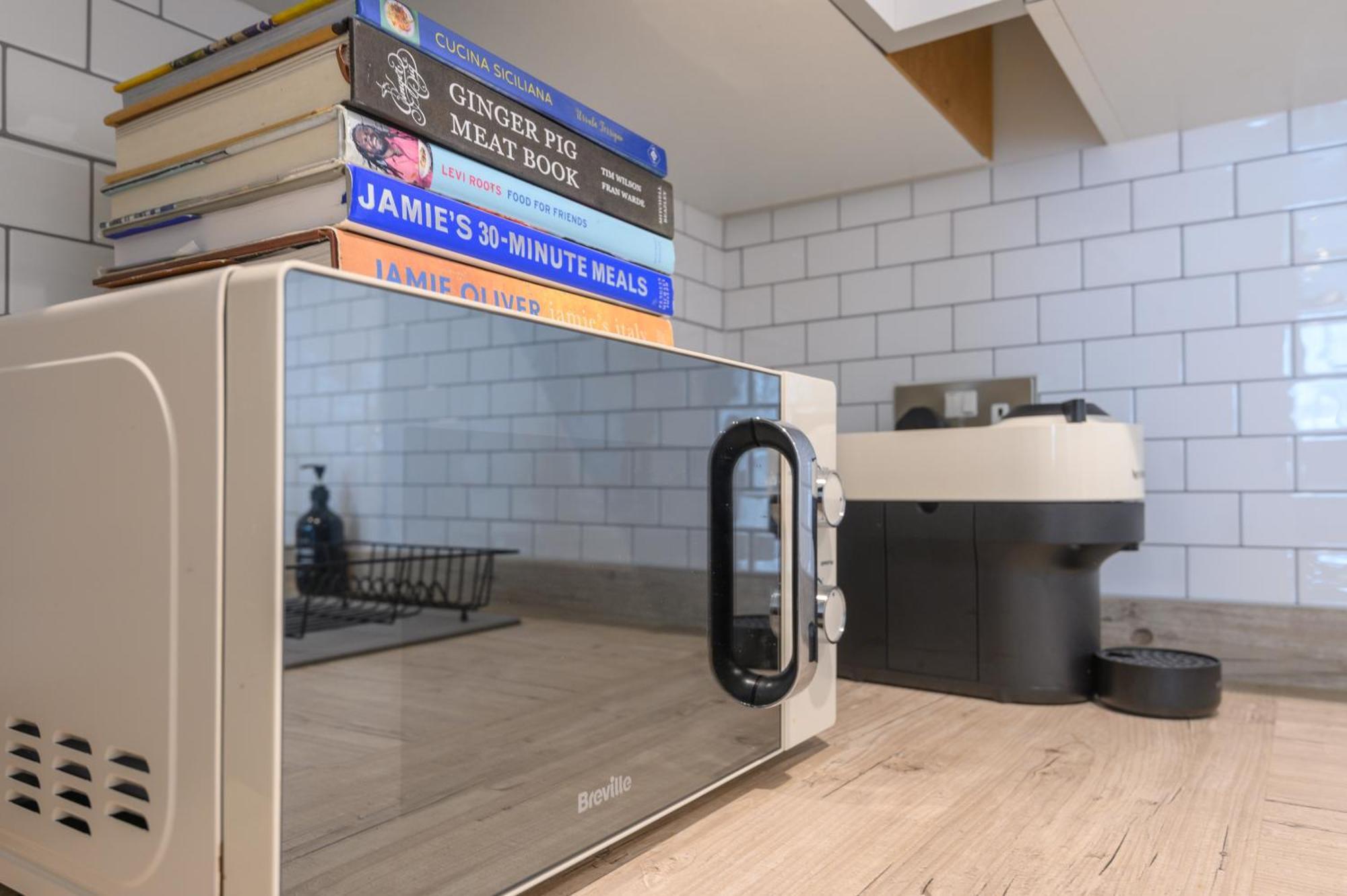 Luxury 3-bed, 3-bath Penthouse - Leeds Centre - Underground Parking *