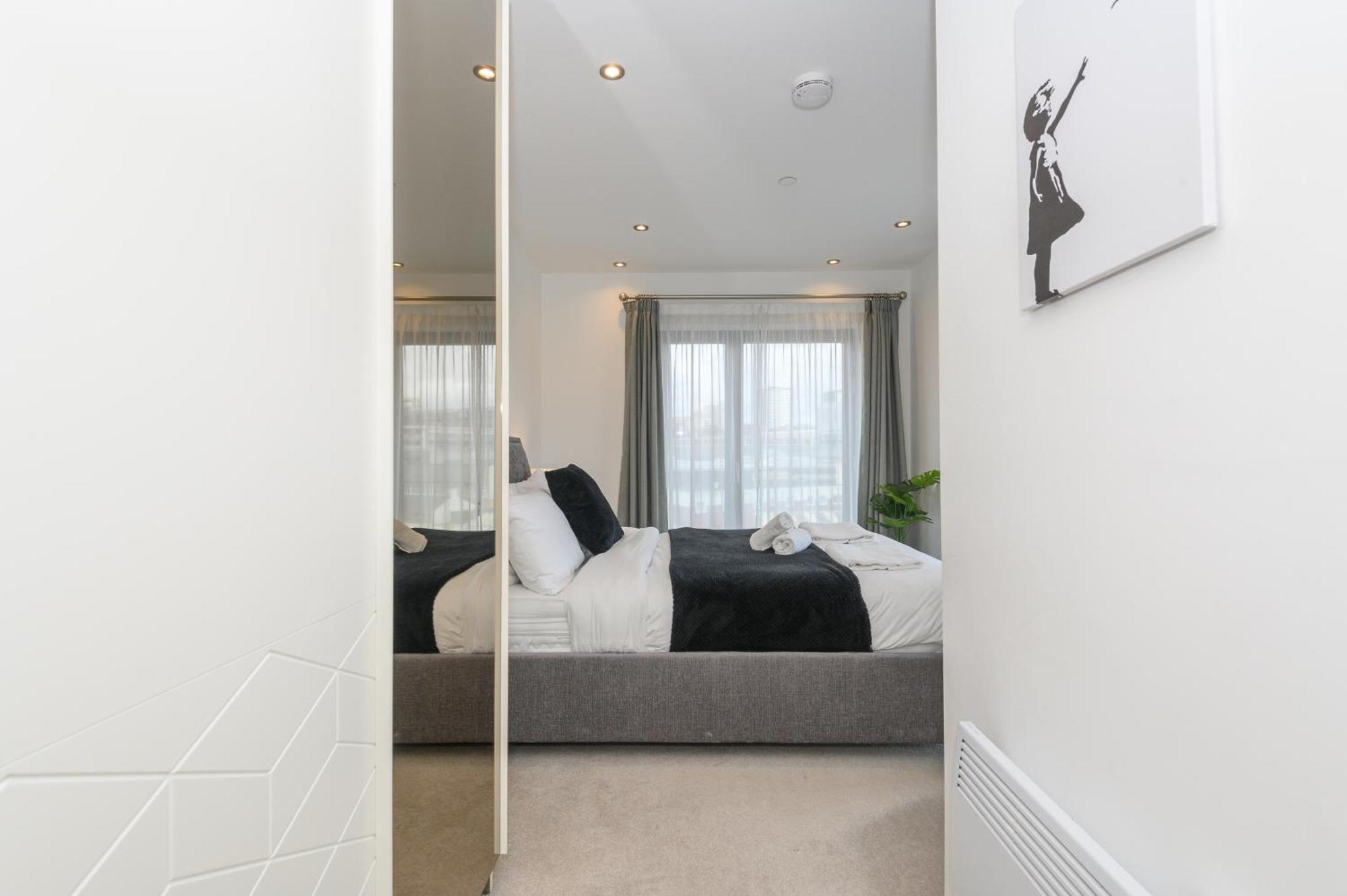 Luxury 3-bed, 3-bath Penthouse - Leeds Centre - Underground Parking Apartment Leeds (West Yorkshire)