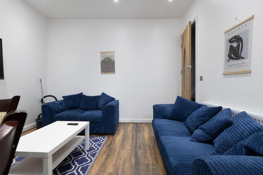 Apartment 4 Bed House- Near Leeds City- Group Stays, Fits 10