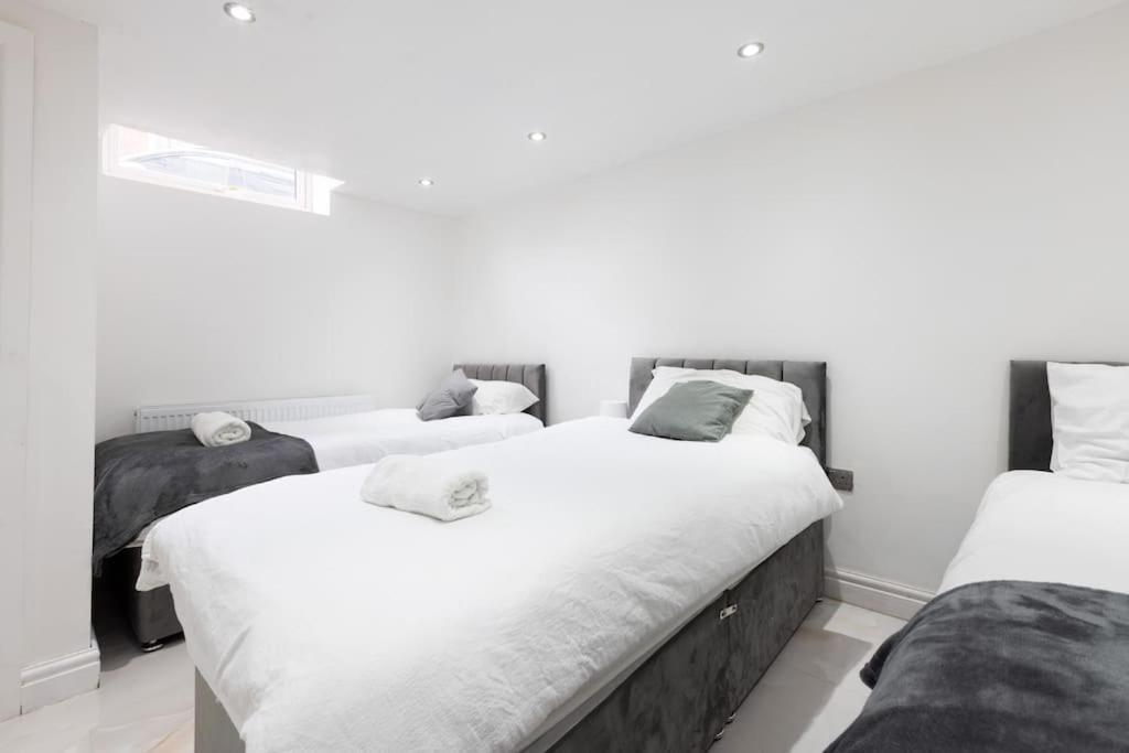4 Bed House- Near Leeds City- Group Stays, Fits 10 Apartment Leeds (West Yorkshire)