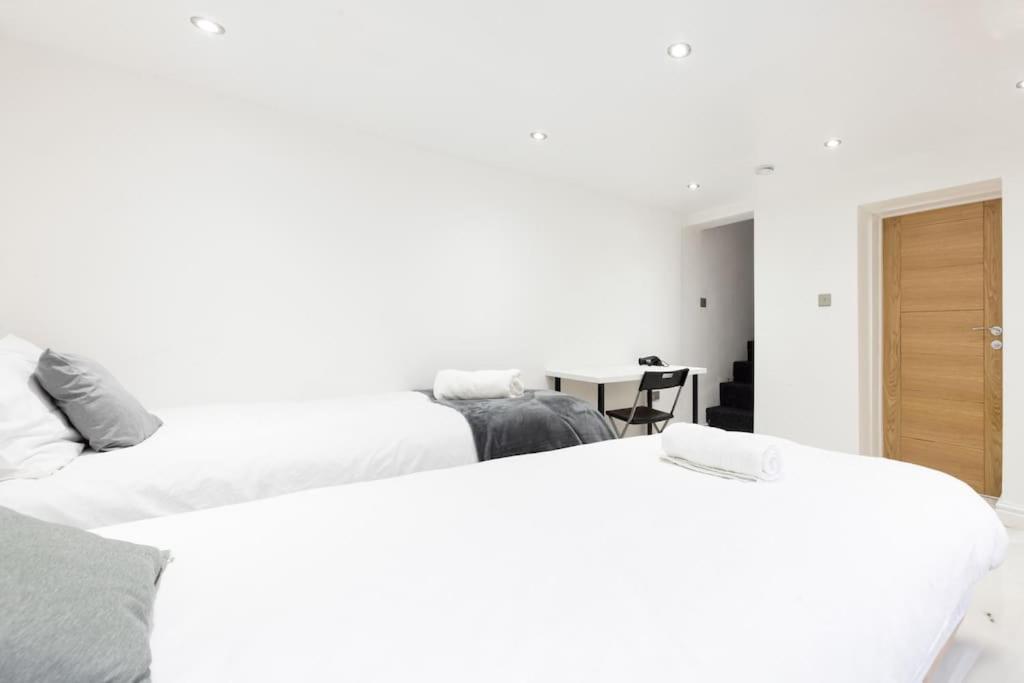 Apartment 4 Bed House- Near Leeds City- Group Stays, Fits 10