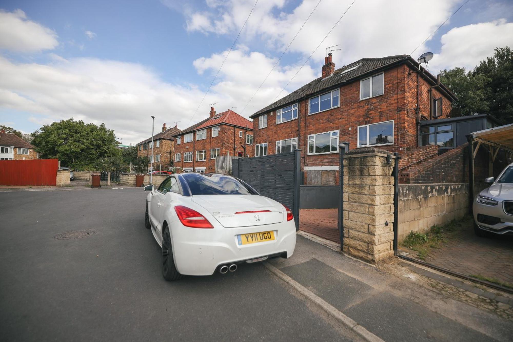 Franky's Place, In Roundhay, Leeds * Leeds (West Yorkshire)