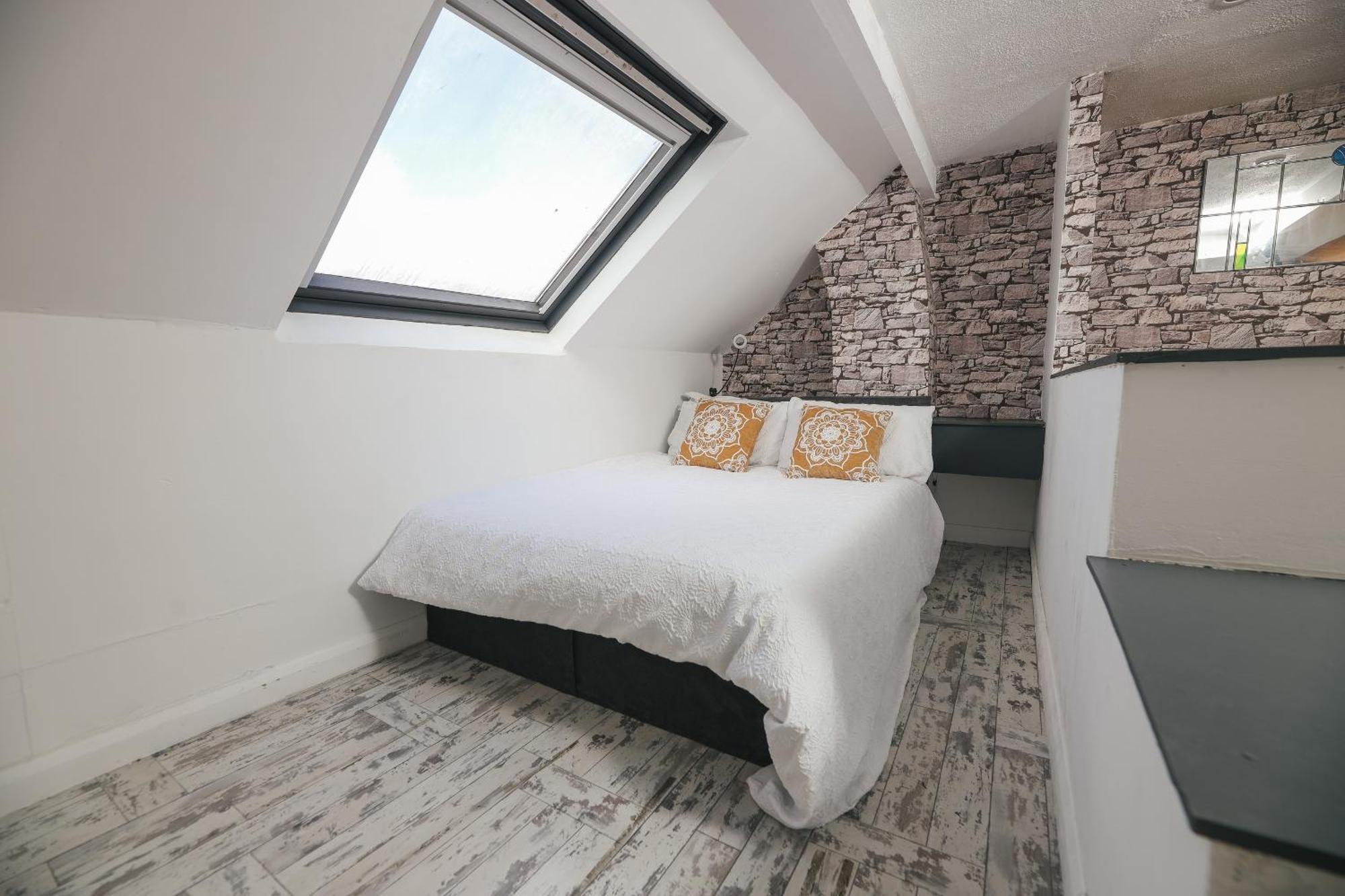 Bed & Breakfast Franky's Place, In Roundhay, Leeds *