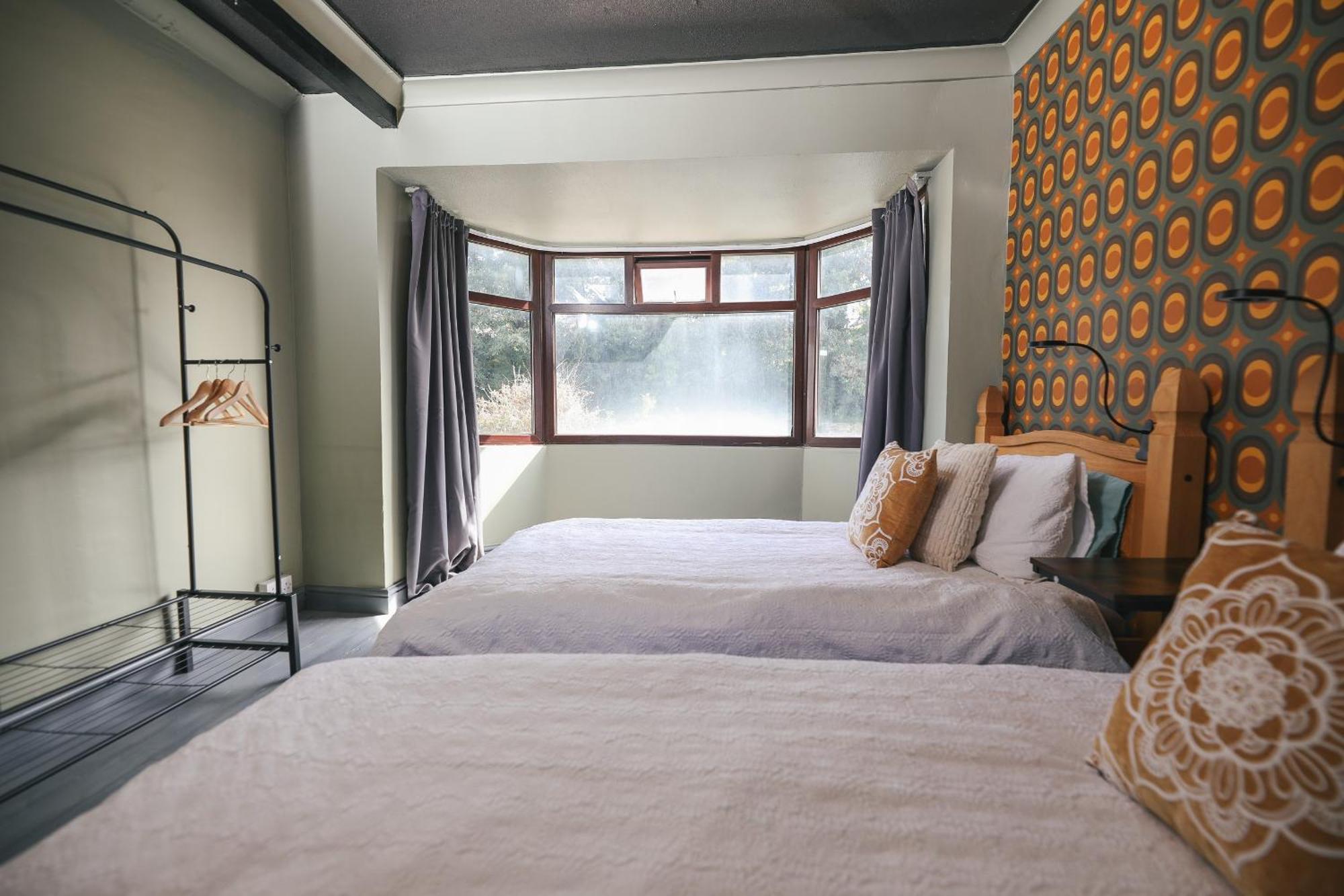 Franky's Place, In Roundhay, Leeds Bed & Breakfast
