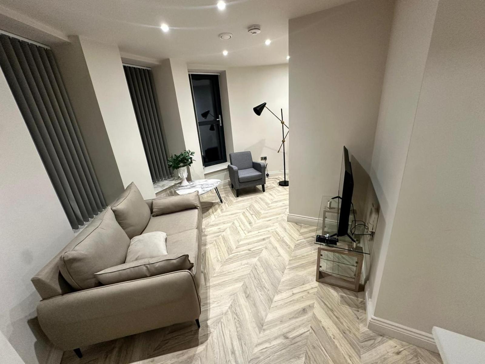 Luxury 2-Bedroom Penthouse With Stunning Views And Parking - Leeds City Centre Leeds (West Yorkshire)