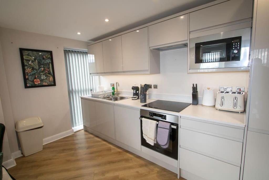 Cosy 1 Bed In Leeds Free Netlfix And Sky Tv And Coffee Machine Apartment