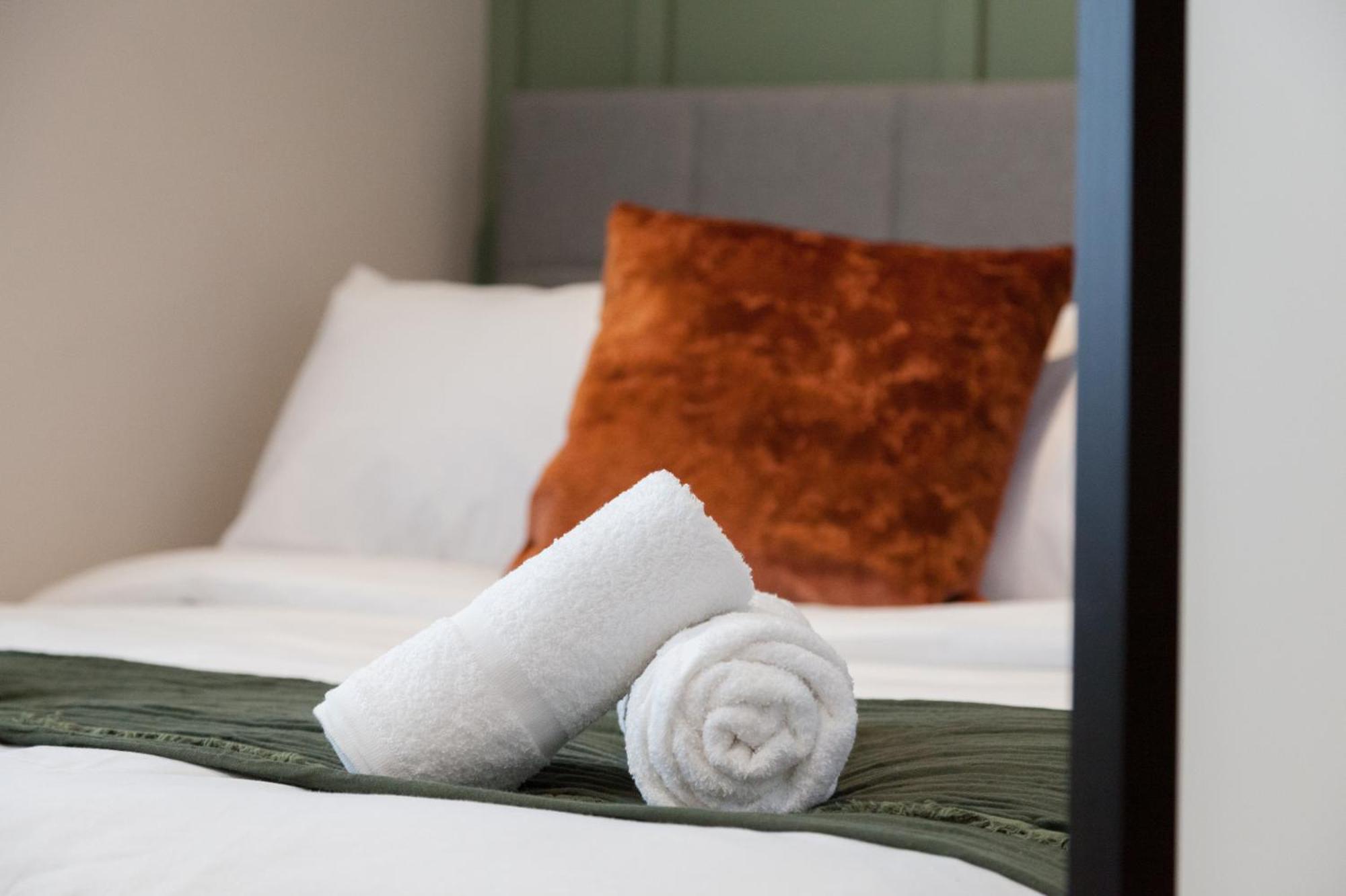2-3 Bedroom Apartment- Long Term Rates- Contractors-professionals * Leeds (West Yorkshire)
